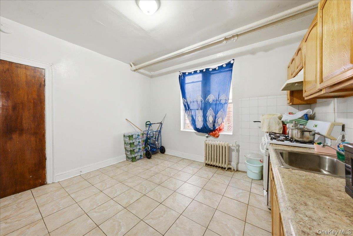 3232 Bronxwood Avenue Property Photo 9
