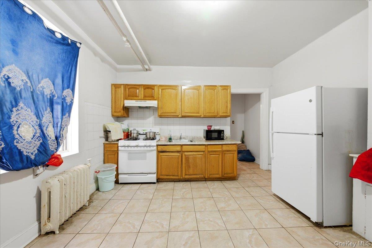 3232 Bronxwood Avenue Property Photo 10