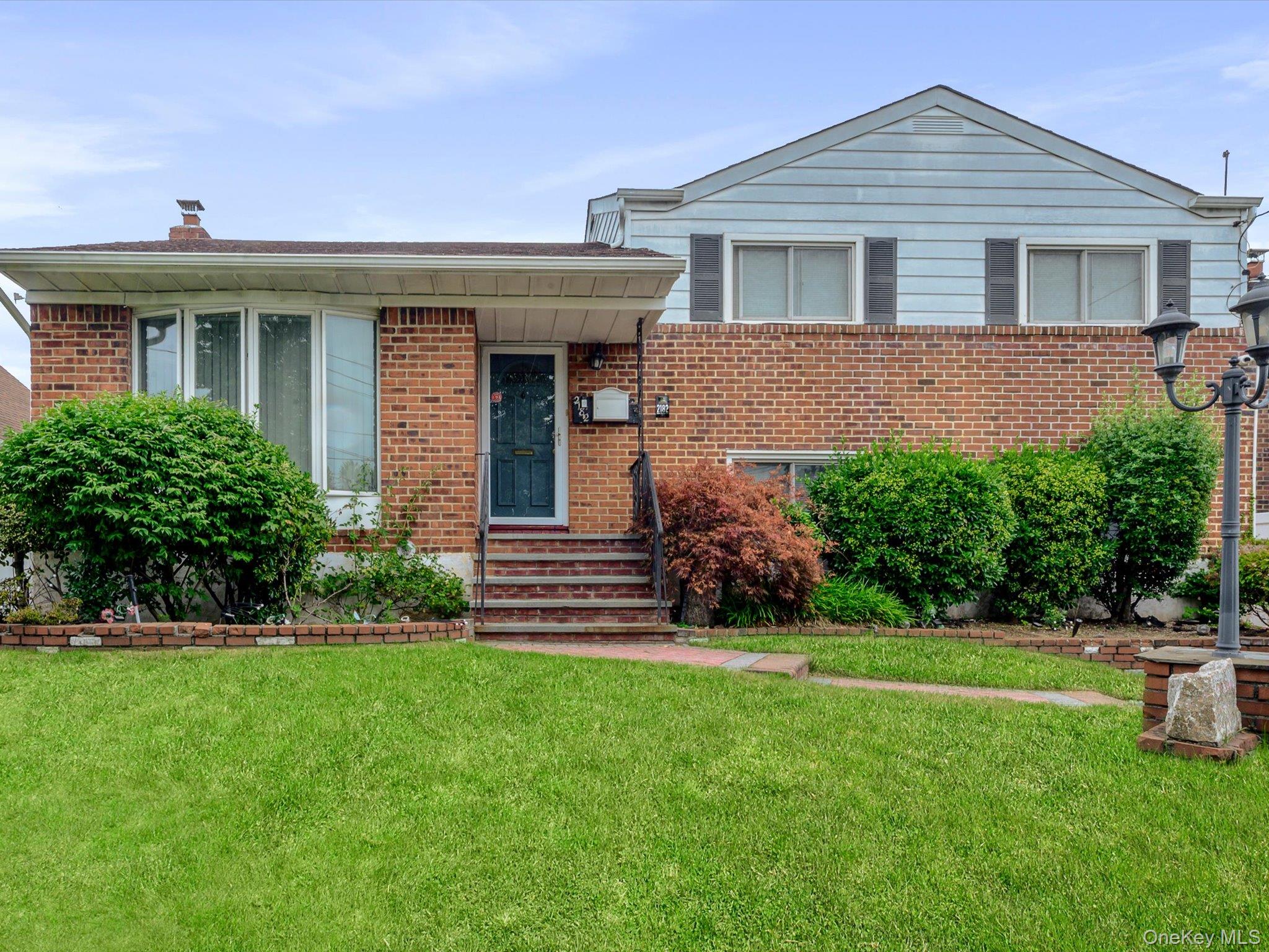 2182 Baylis Avenue Property Photo 1
