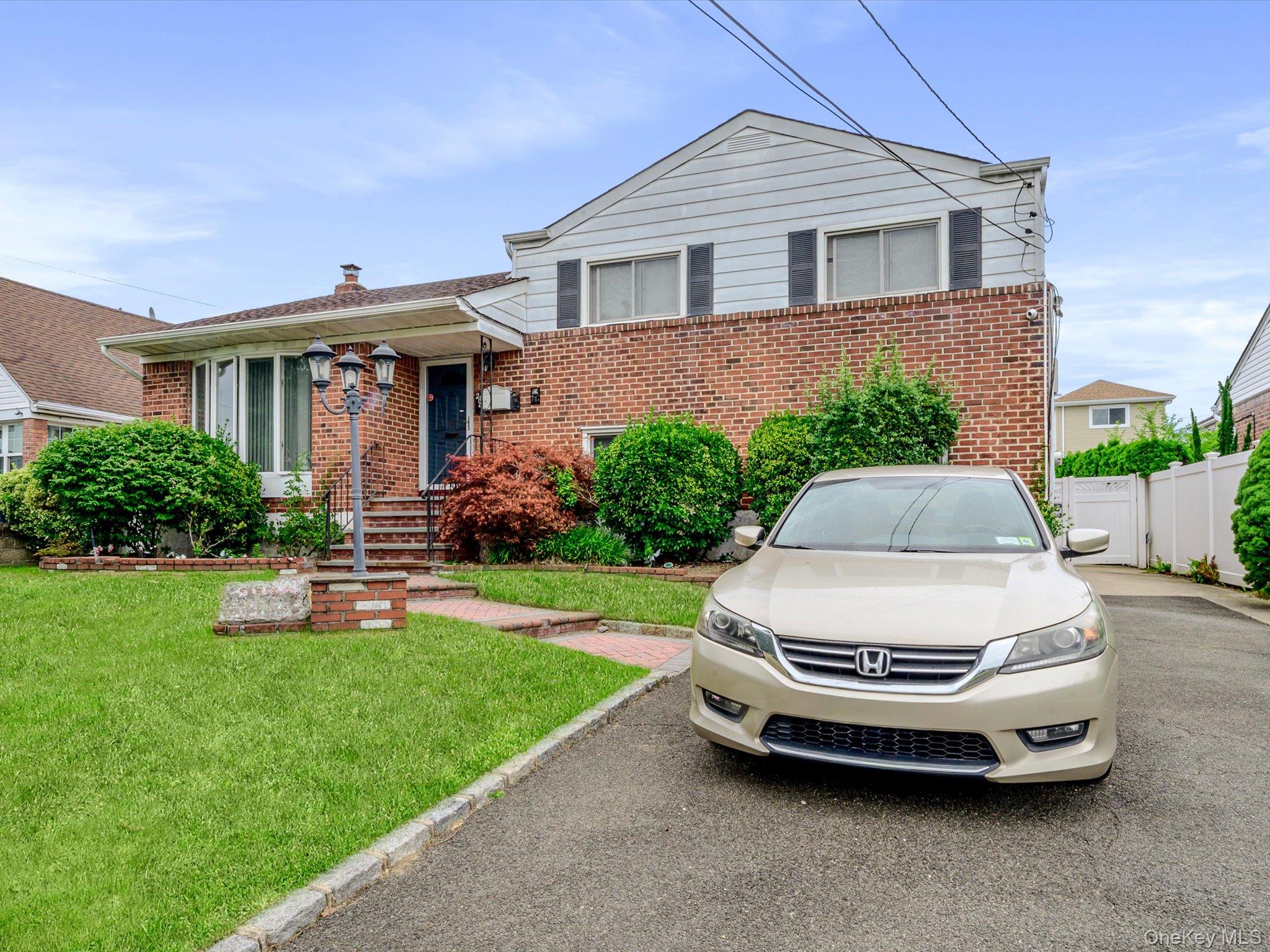 2182 Baylis Avenue Property Photo 2