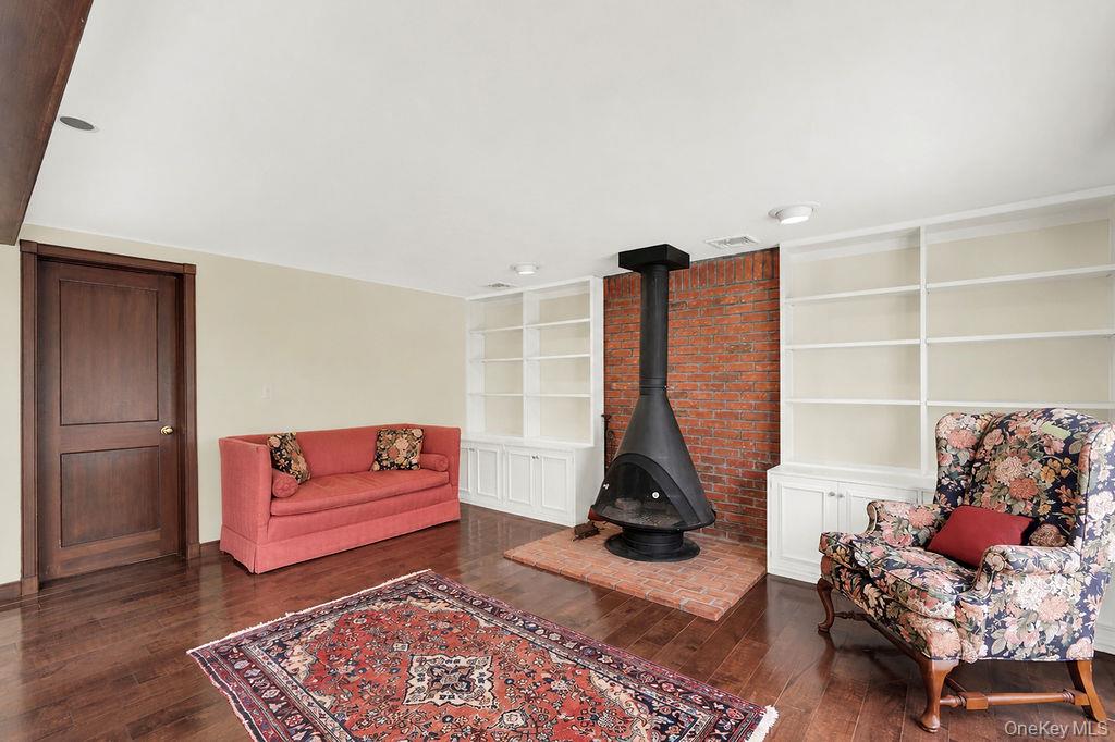 7 Tuthill Lane Property Photo 8