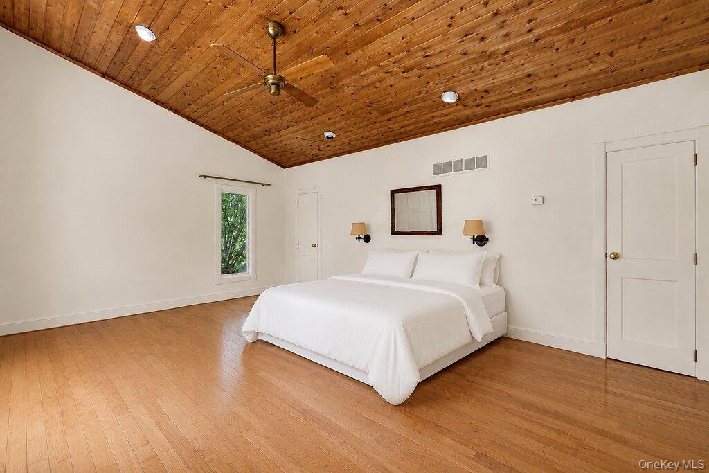 7 Tuthill Lane Property Photo 15