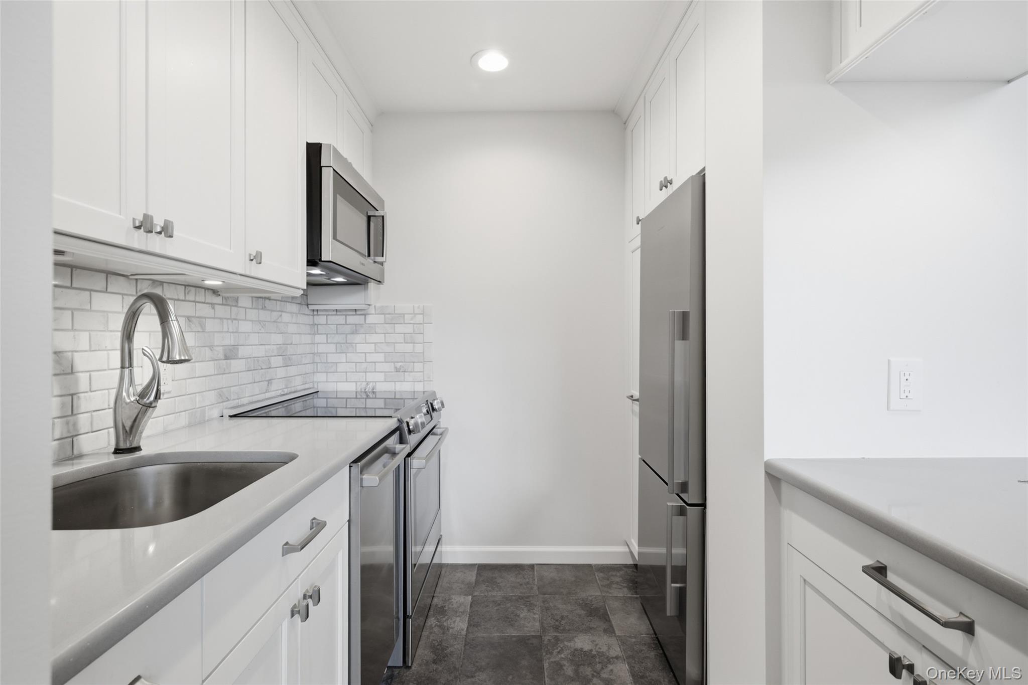 185 W Park Avenue 518 Property Photo 9