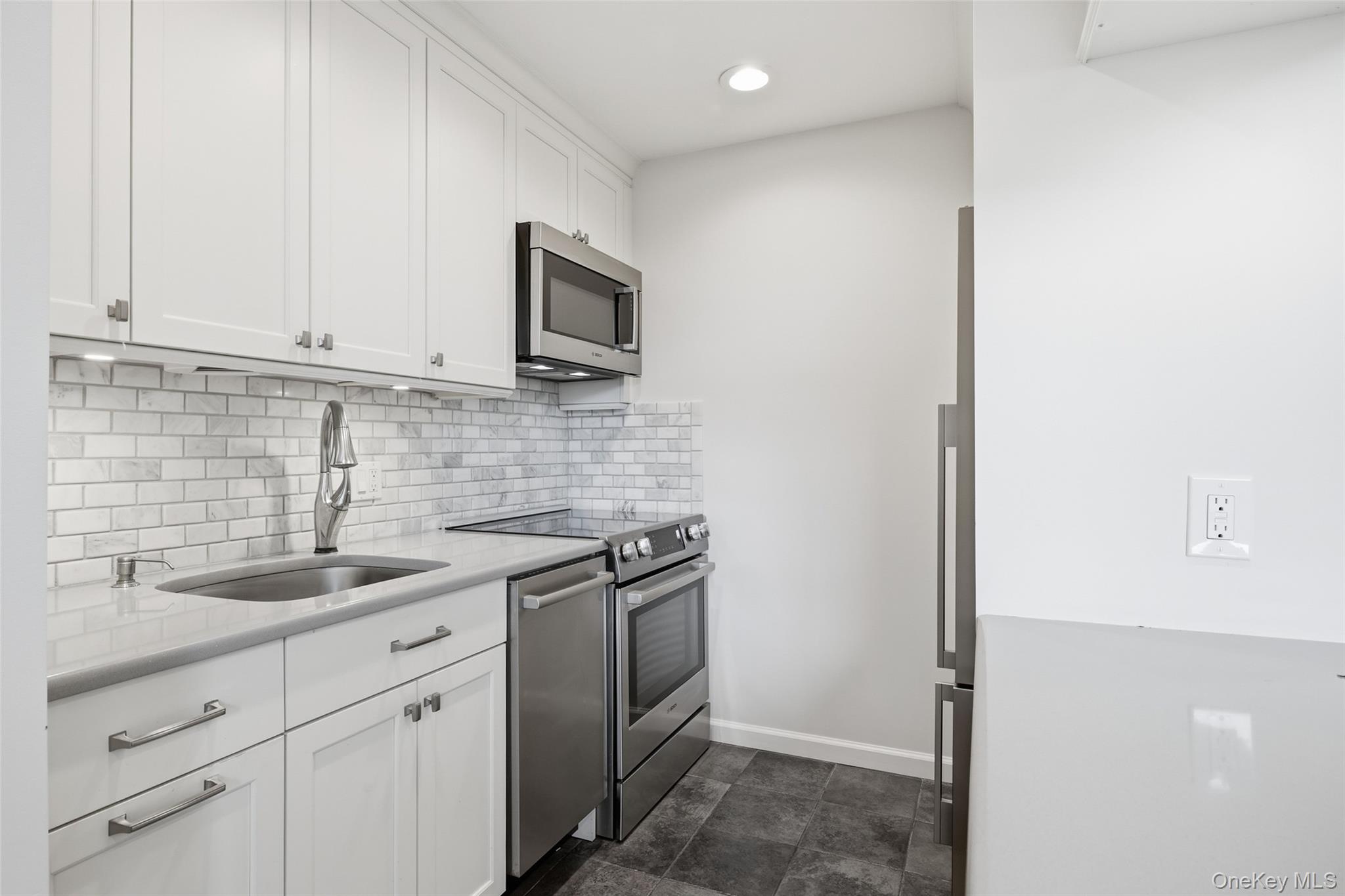 185 W Park Avenue 518 Property Photo 10