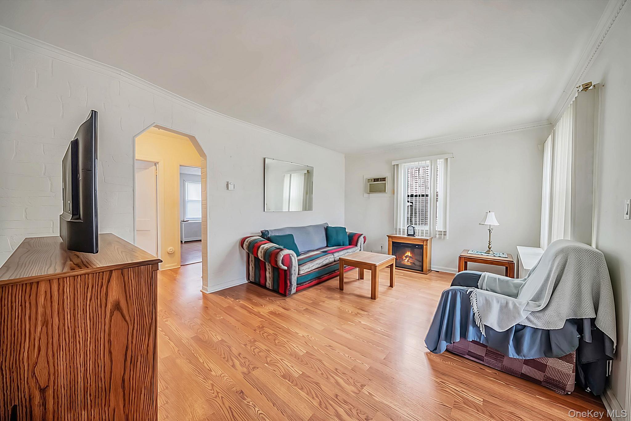 1111 Esther Street Property Photo 4
