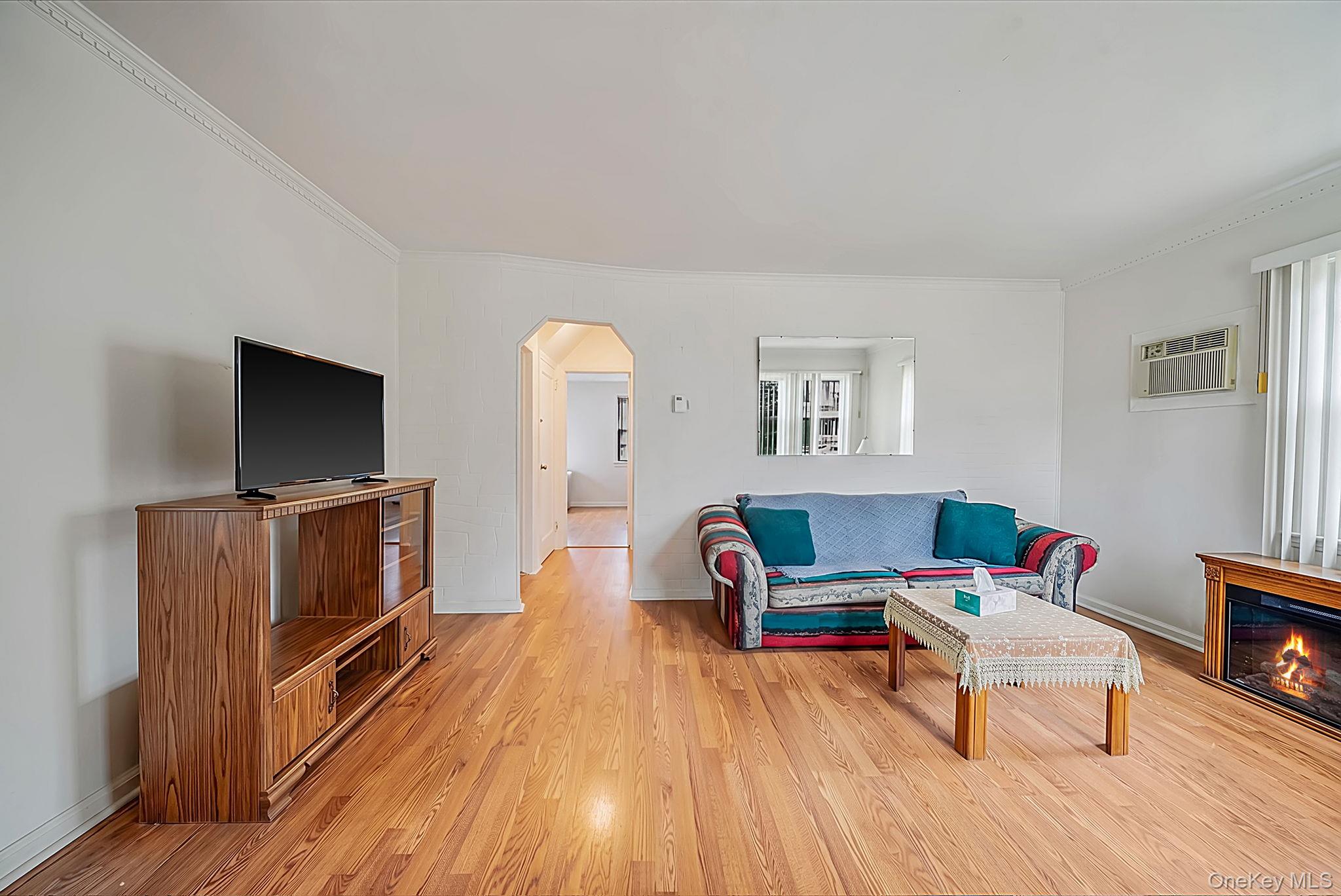 1111 Esther Street Property Photo 6
