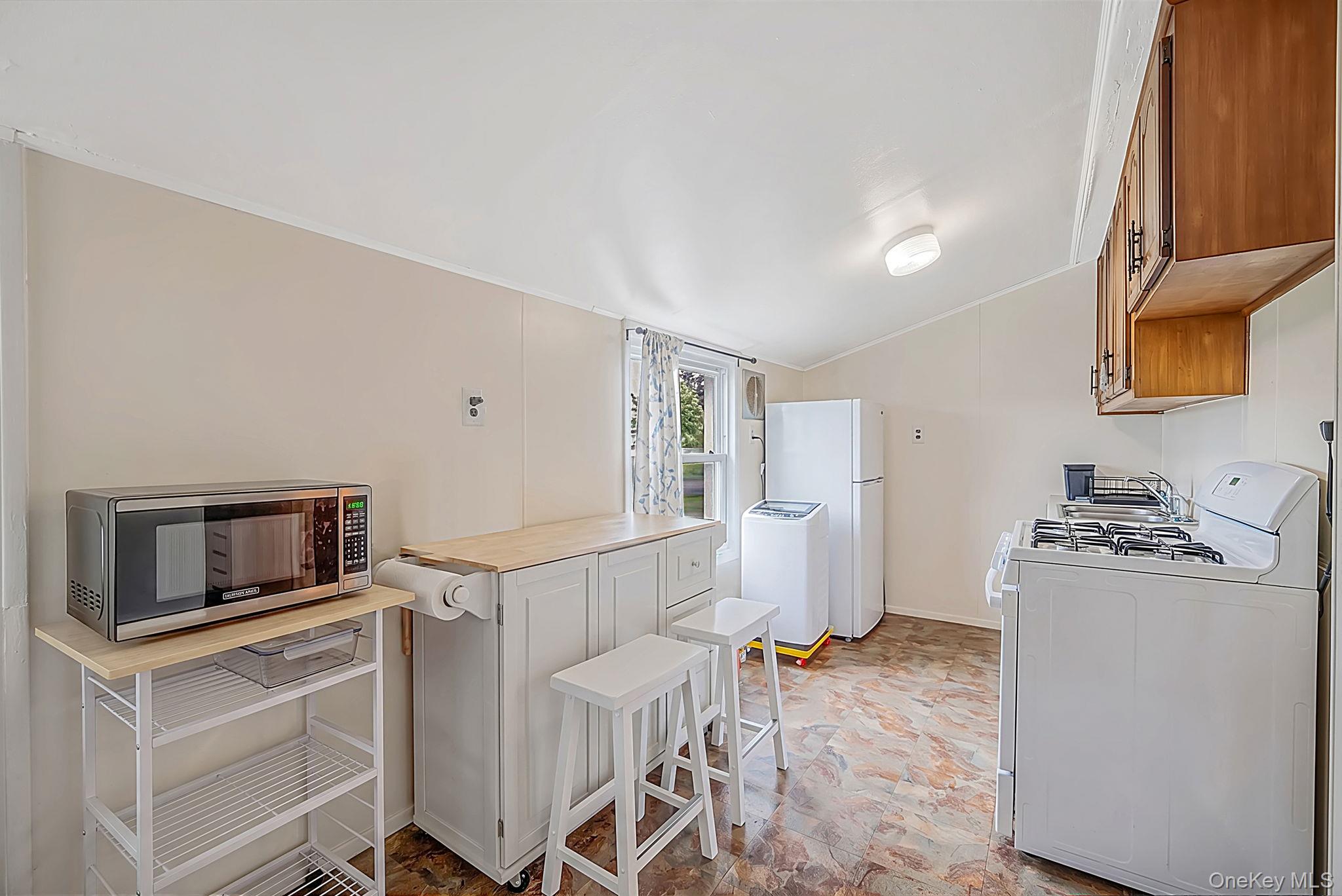 1111 Esther Street Property Photo 18