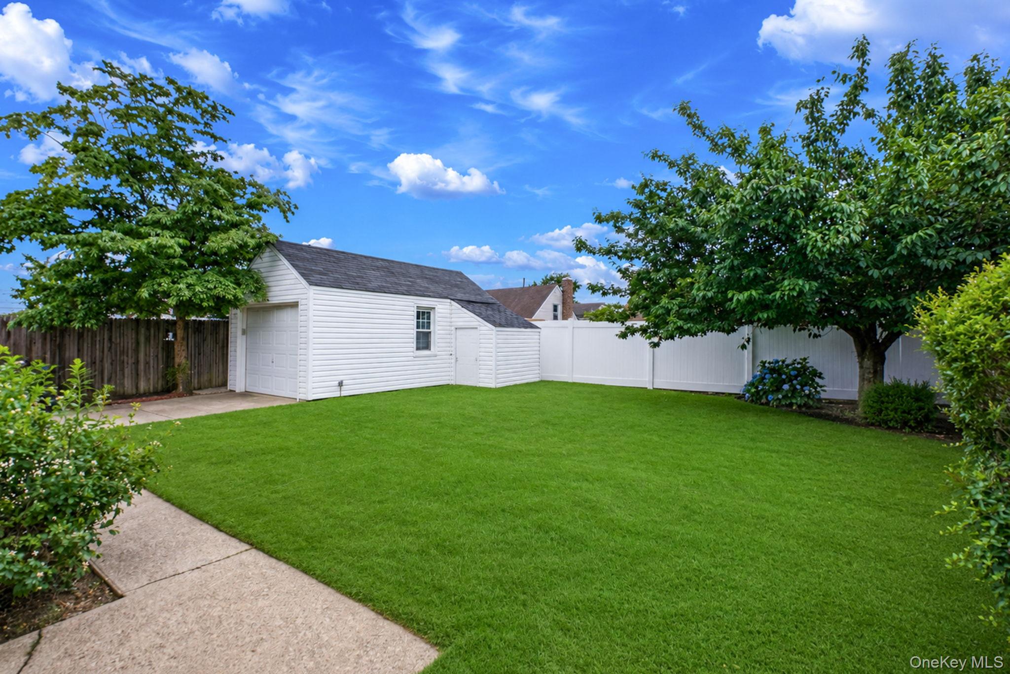 1111 Esther Street Property Photo 32