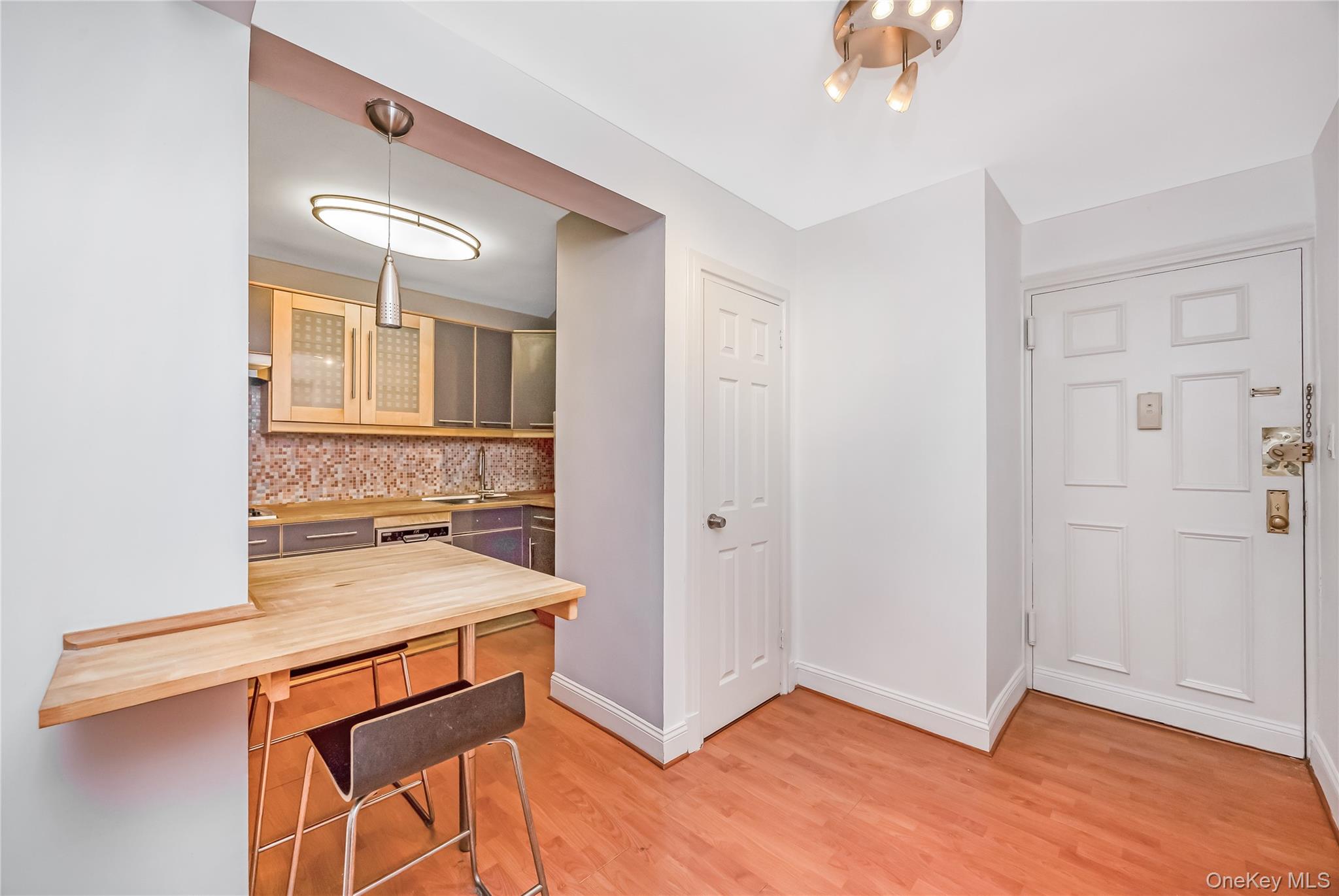 14050 Burden Crescent 2e Property Photo 3