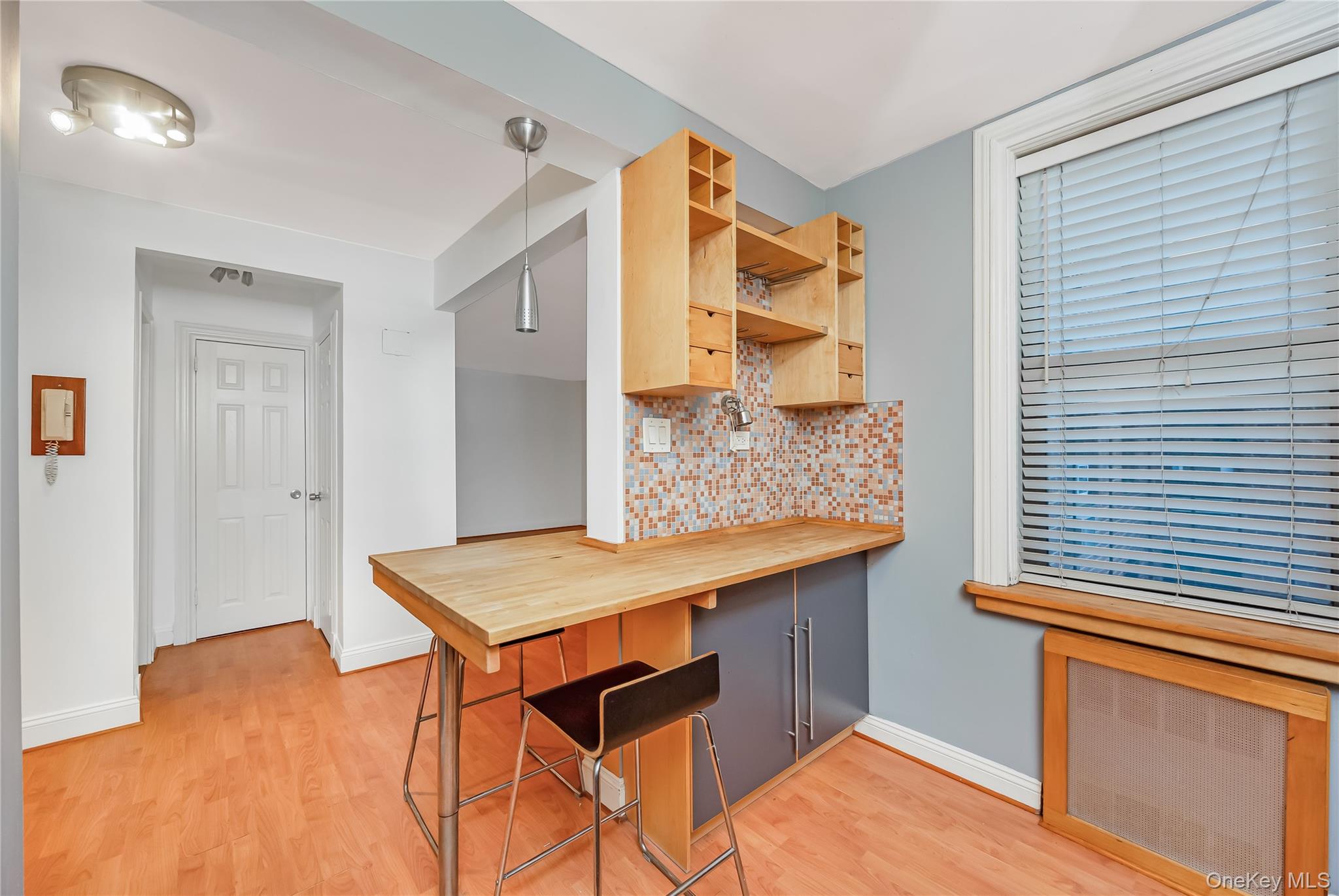14050 Burden Crescent 2e Property Photo 7