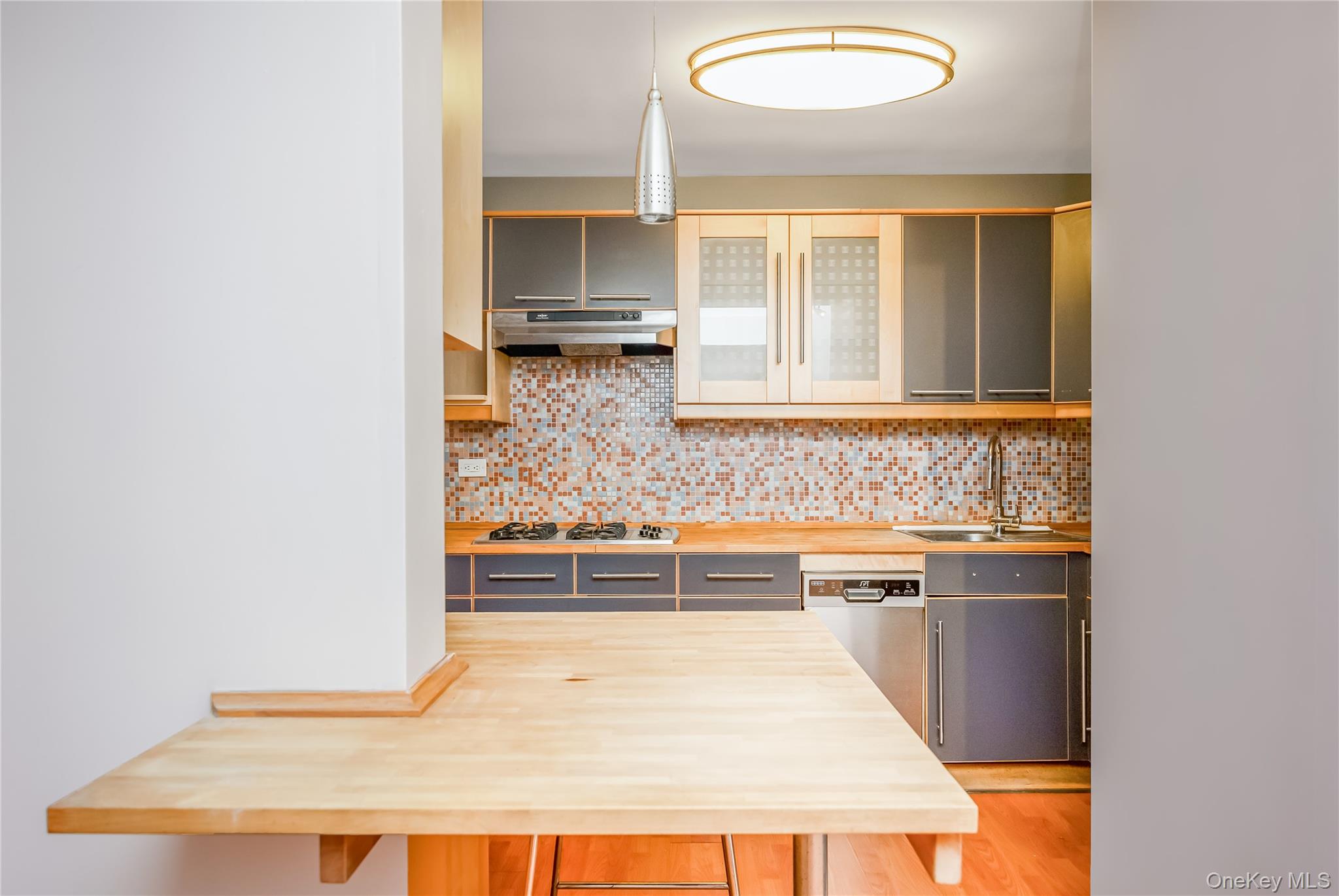 14050 Burden Crescent 2e Property Photo 8