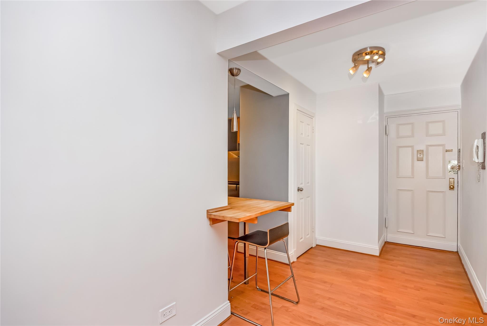 14050 Burden Crescent 2e Property Photo 9