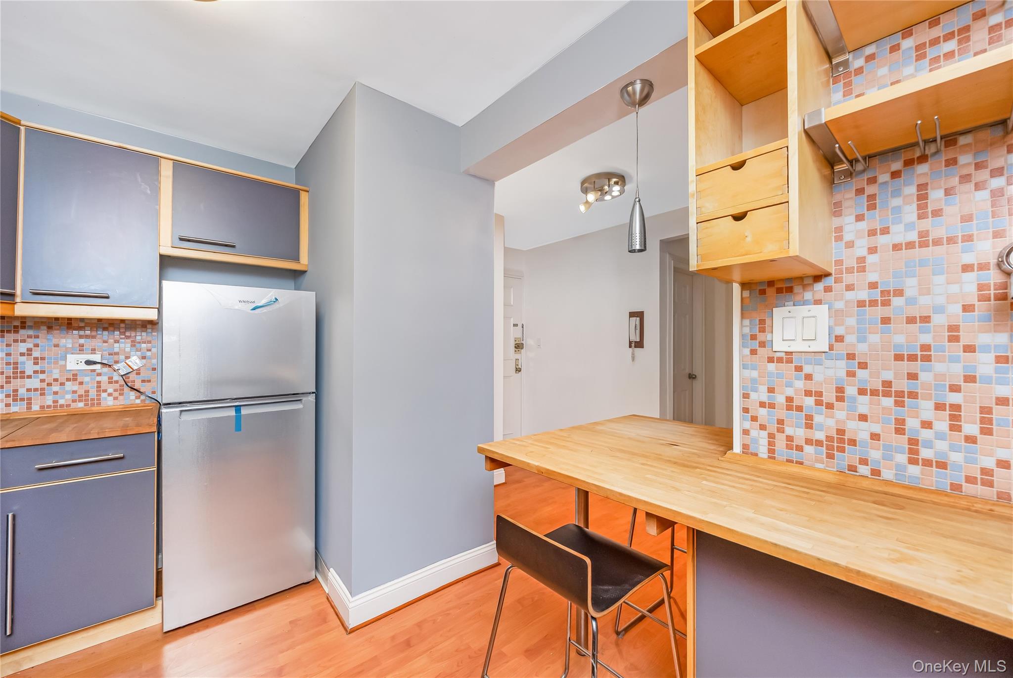 14050 Burden Crescent 2e Property Photo 10