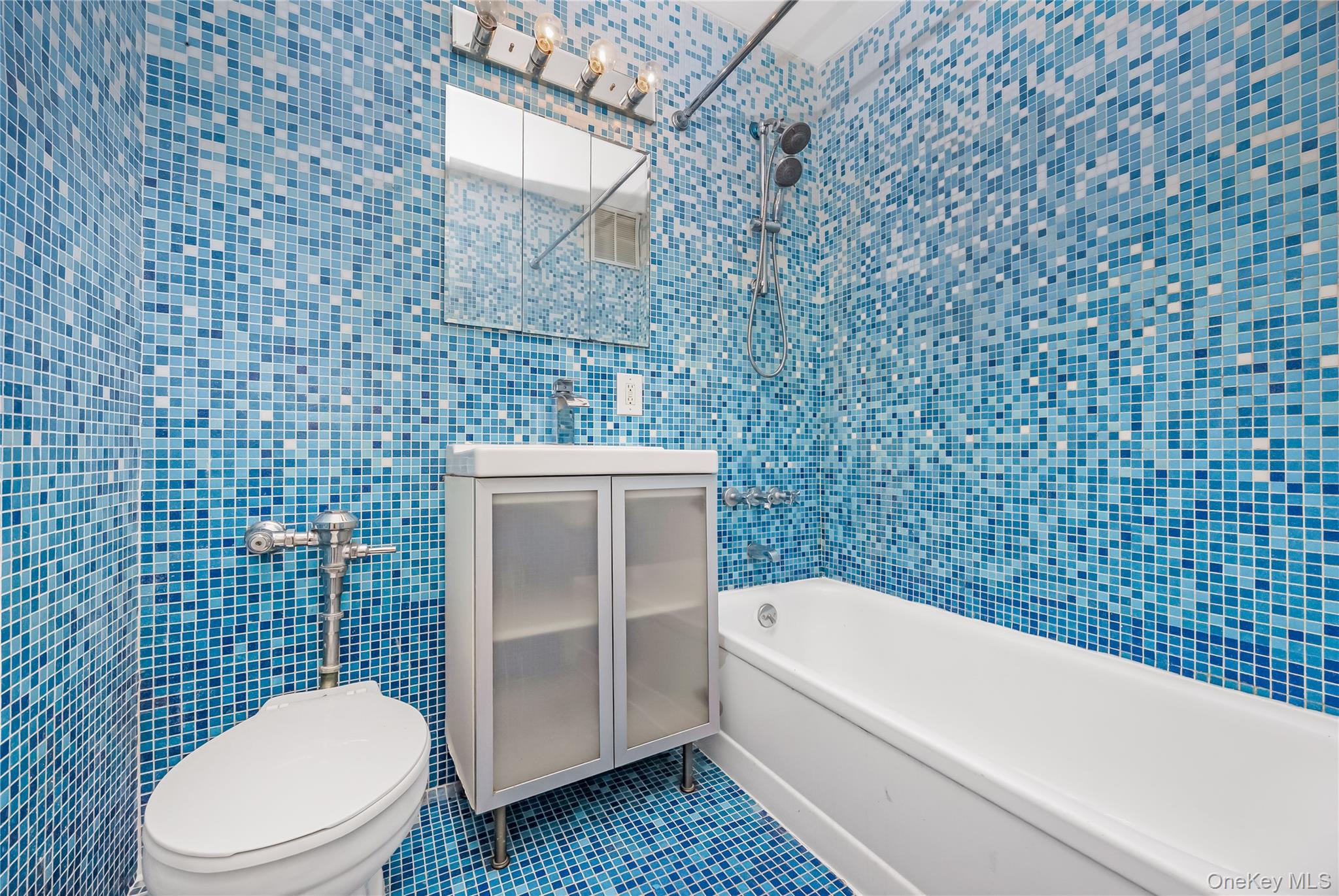 14050 Burden Crescent 2e Property Photo 11