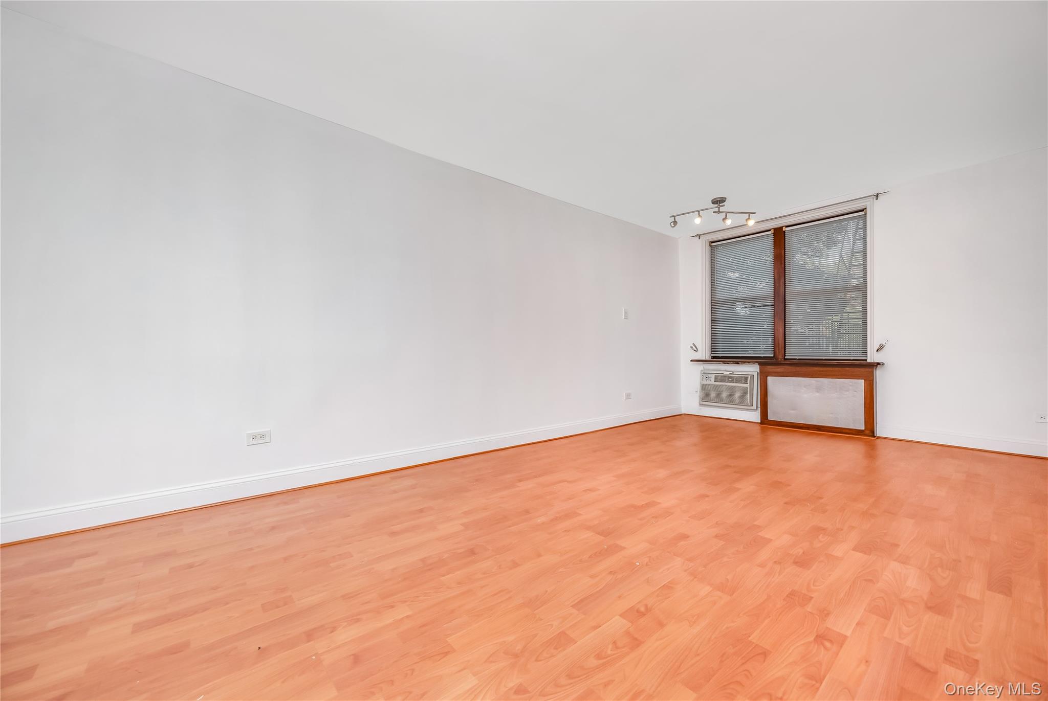 14050 Burden Crescent 2e Property Photo 14