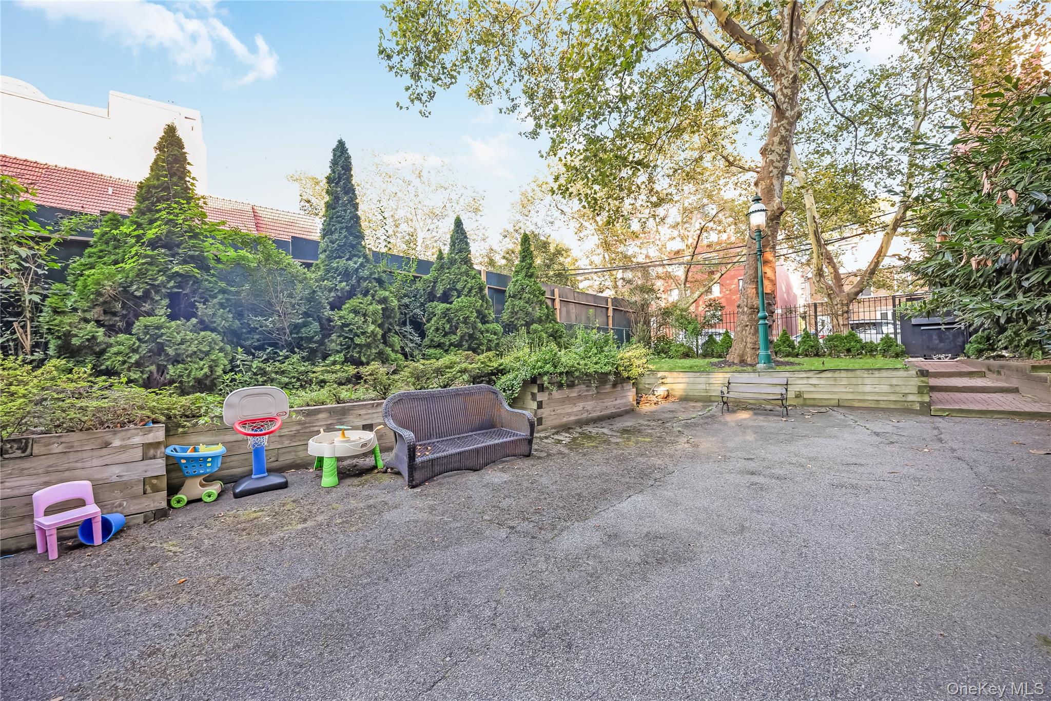 14050 Burden Crescent 2e Property Photo 23