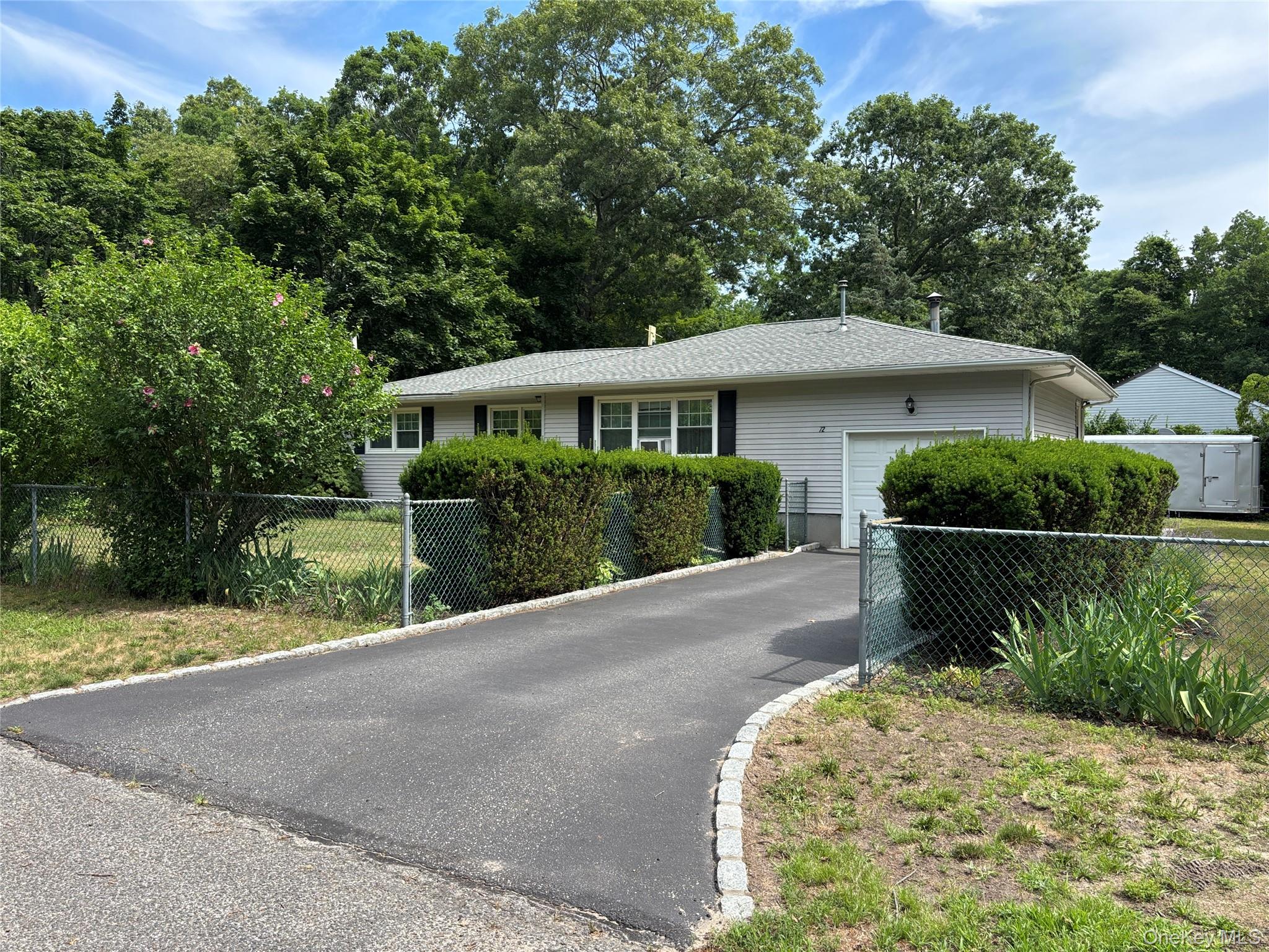 72 Fanning Boulevard Property Photo 1