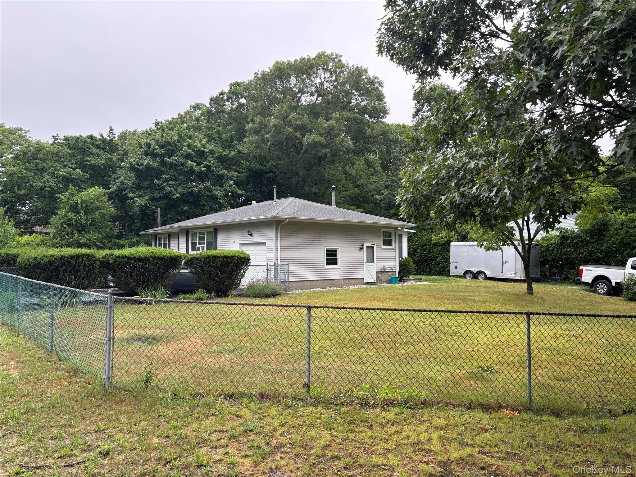 72 Fanning Boulevard Property Photo 3