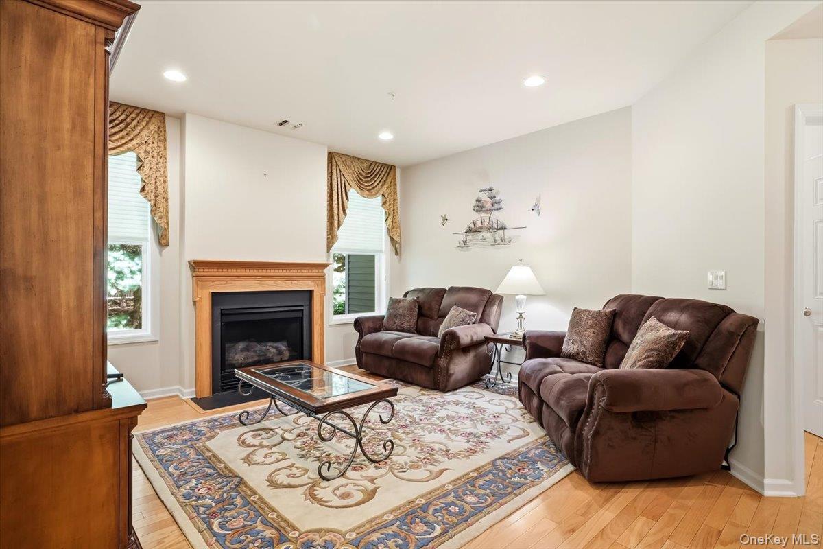 189 Symphony Drive Property Photo 6
