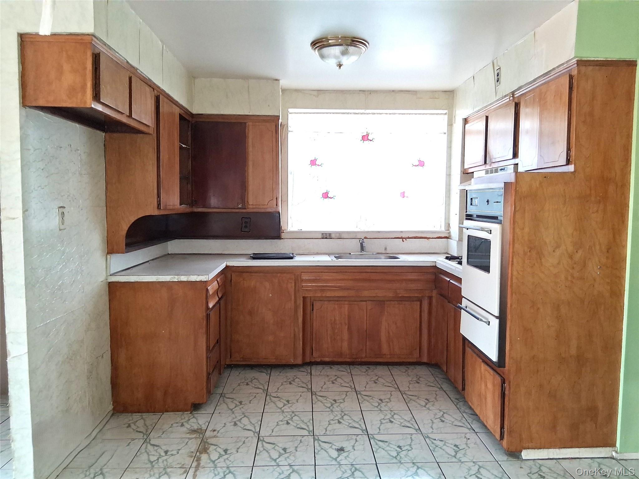 1386 Remsen Avenue Property Photo 15