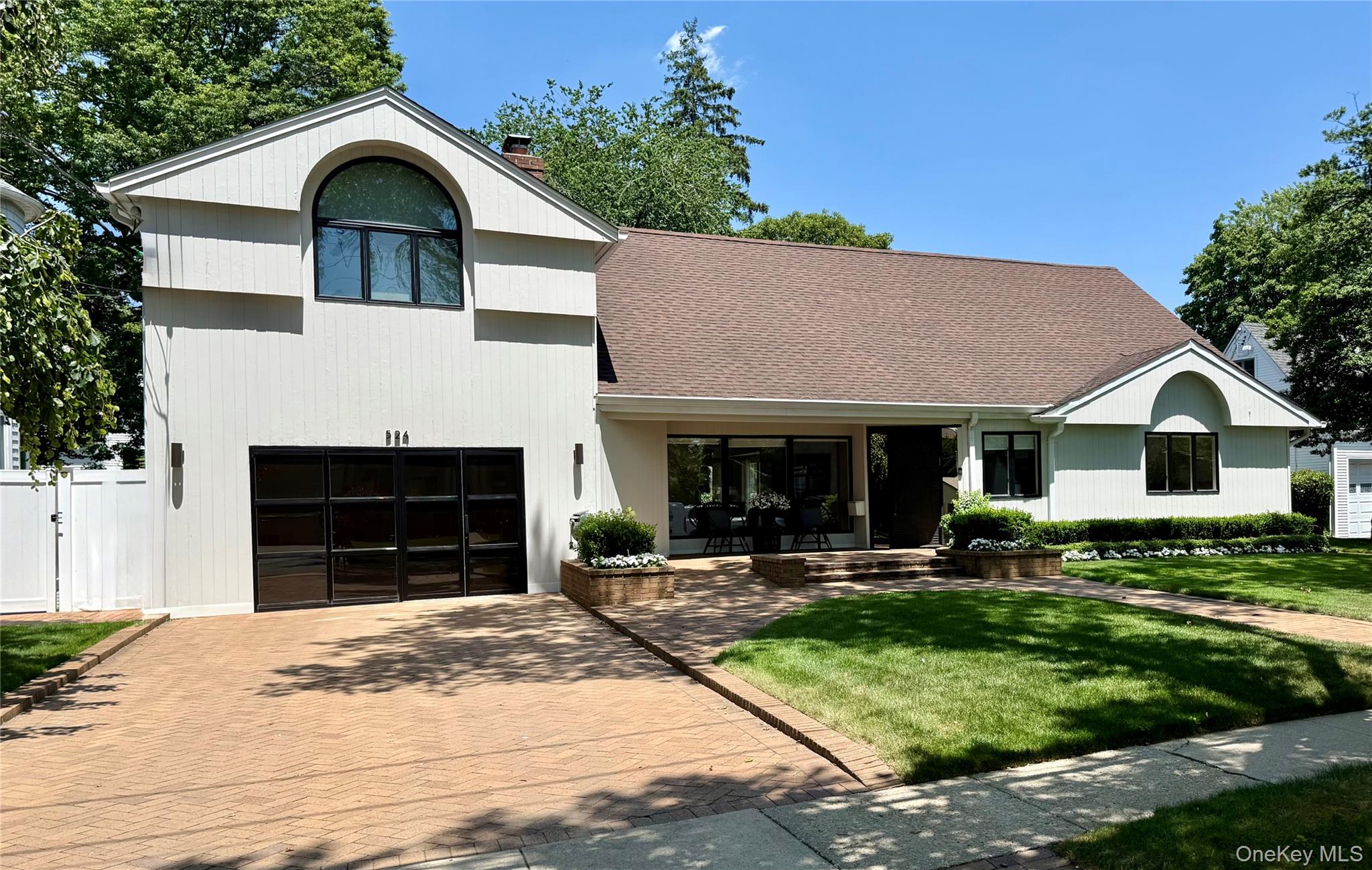 524 Woodmere Boulevard Property Photo 1