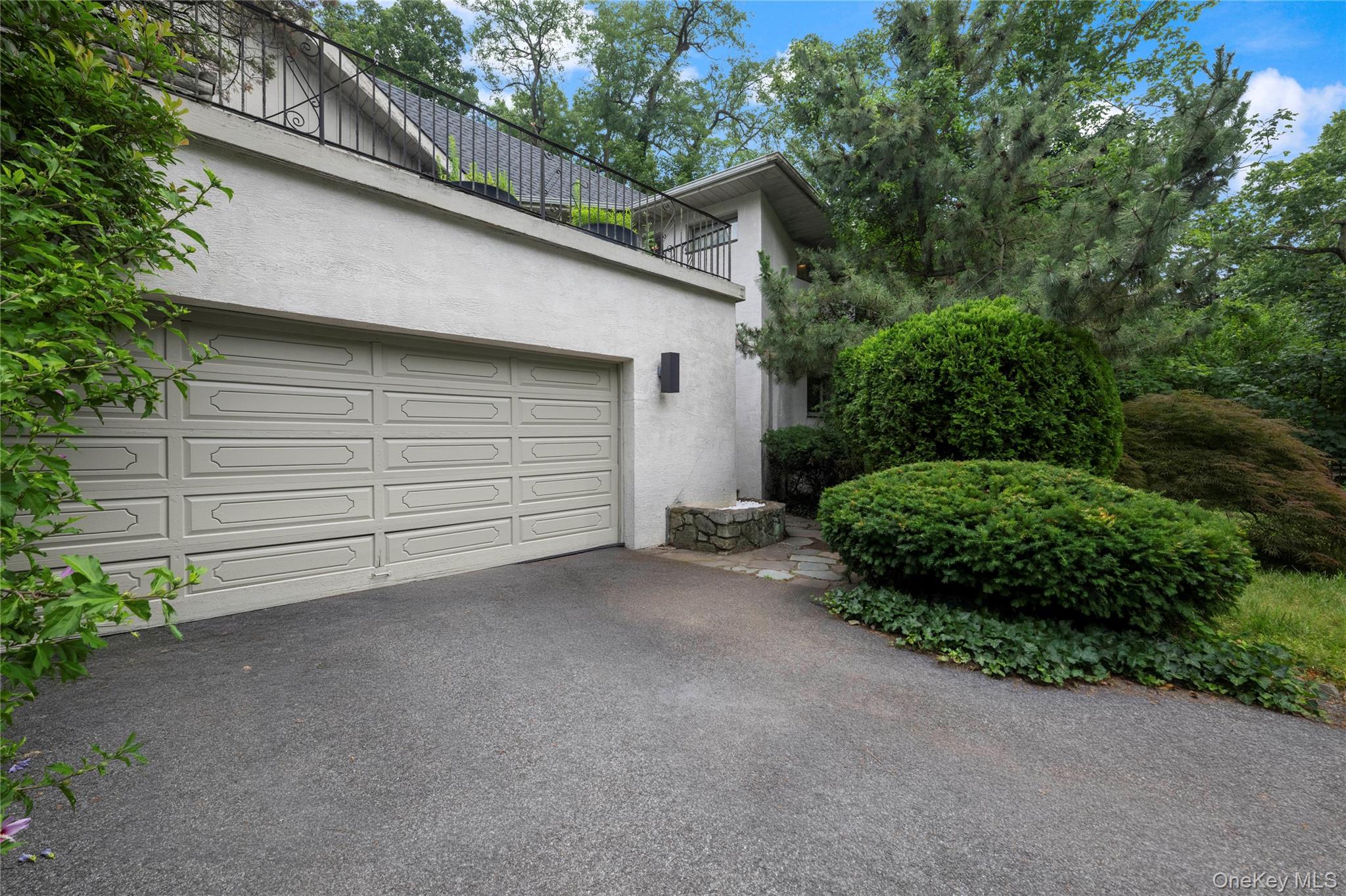 5250 Arlington Avenue Property Photo 3