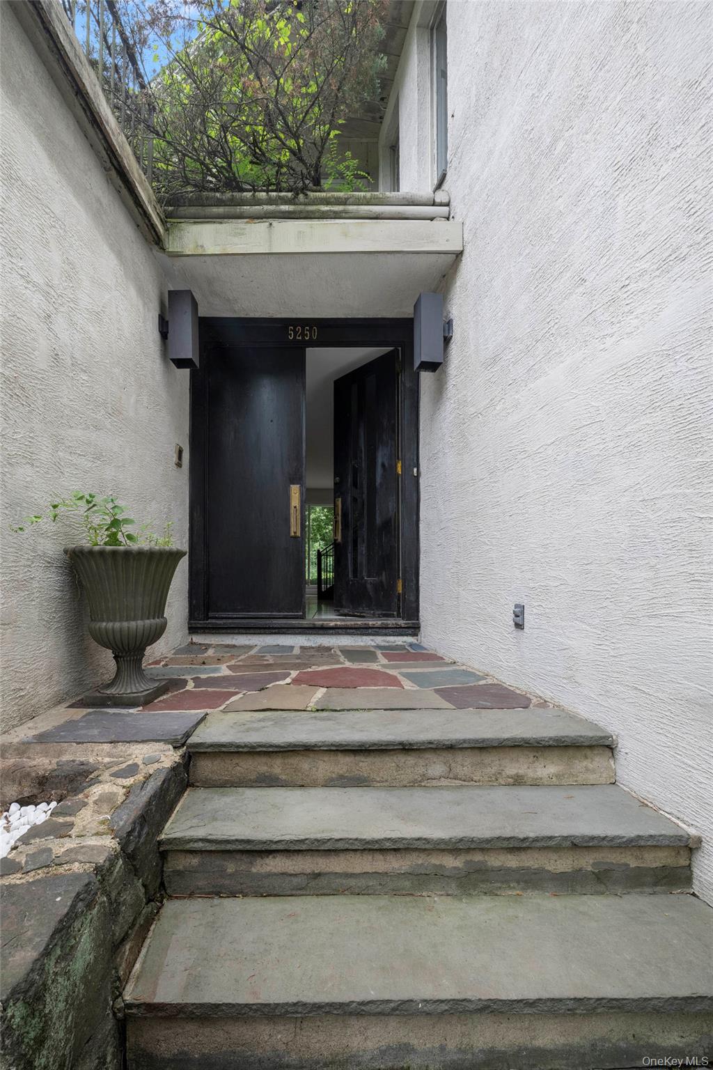 5250 Arlington Avenue Property Photo 4