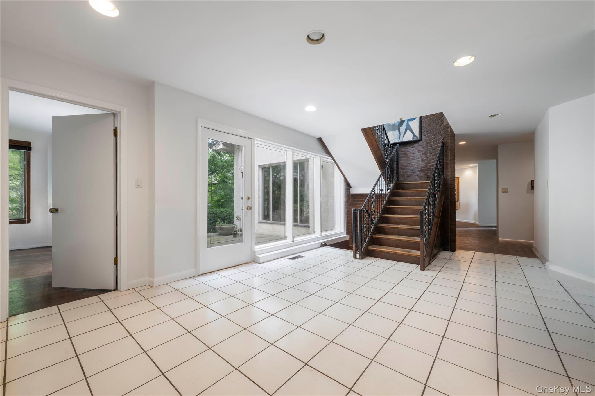5250 Arlington Avenue Property Photo 6
