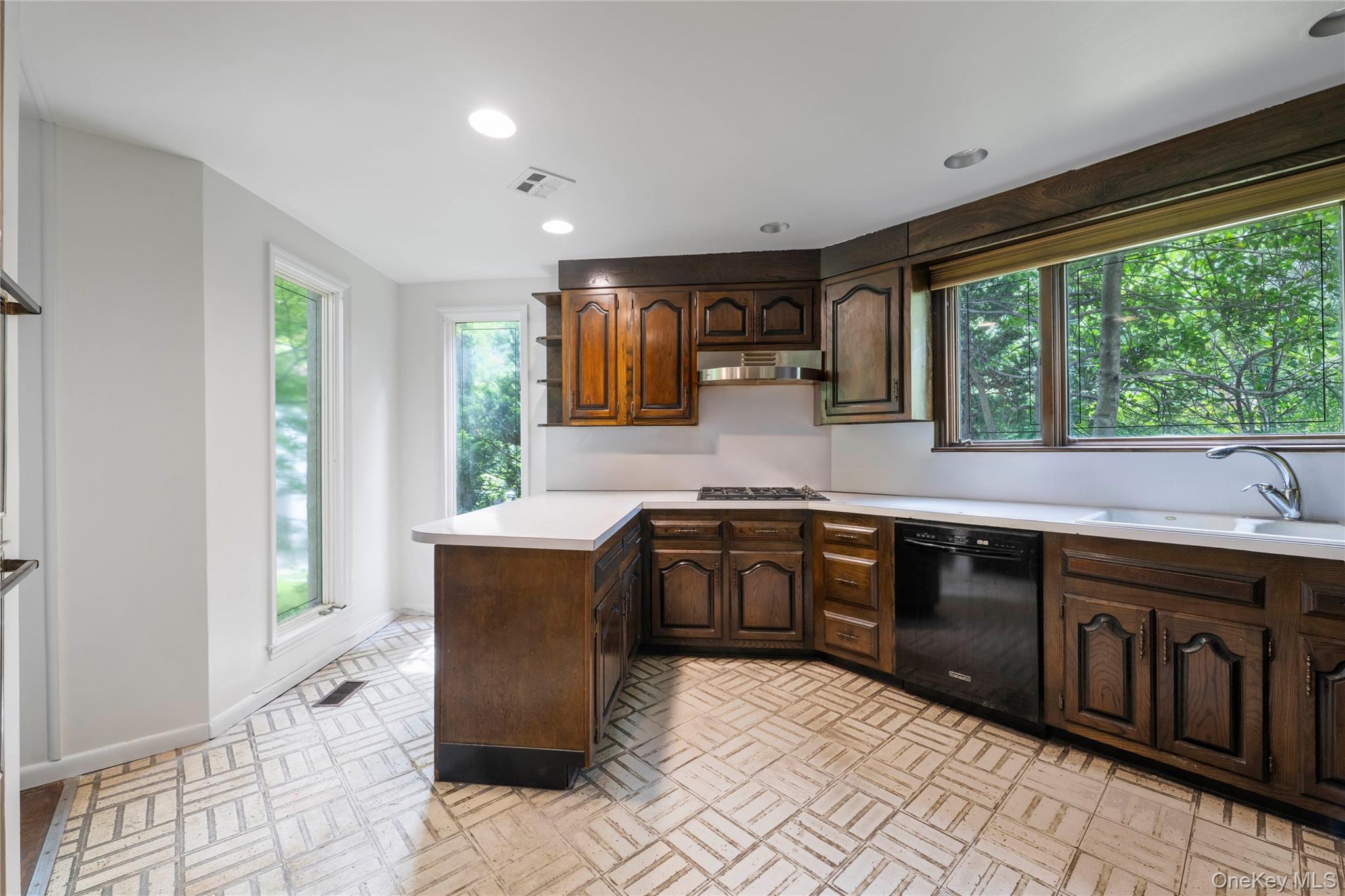 5250 Arlington Avenue Property Photo 14