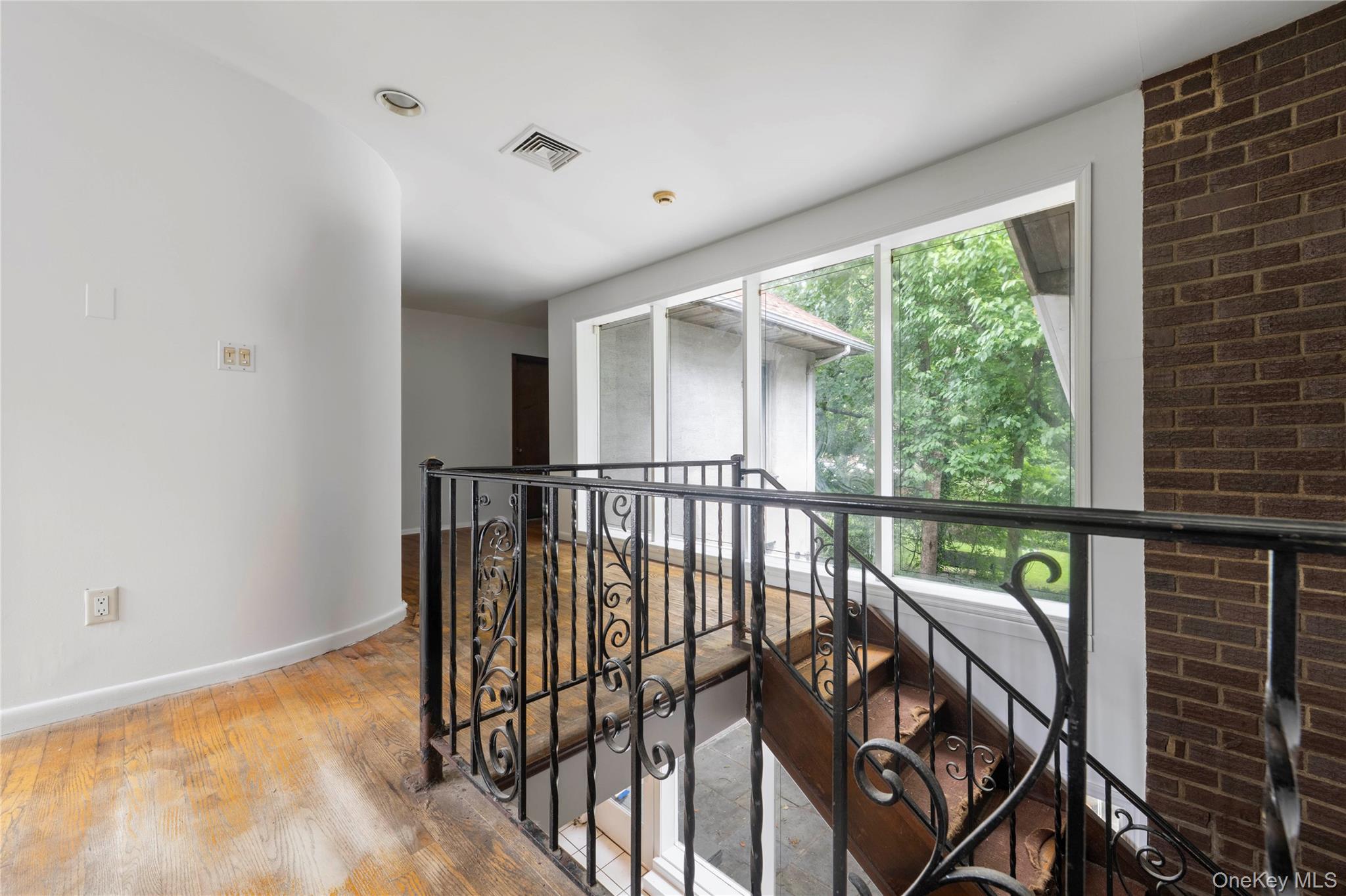 5250 Arlington Avenue Property Photo 16