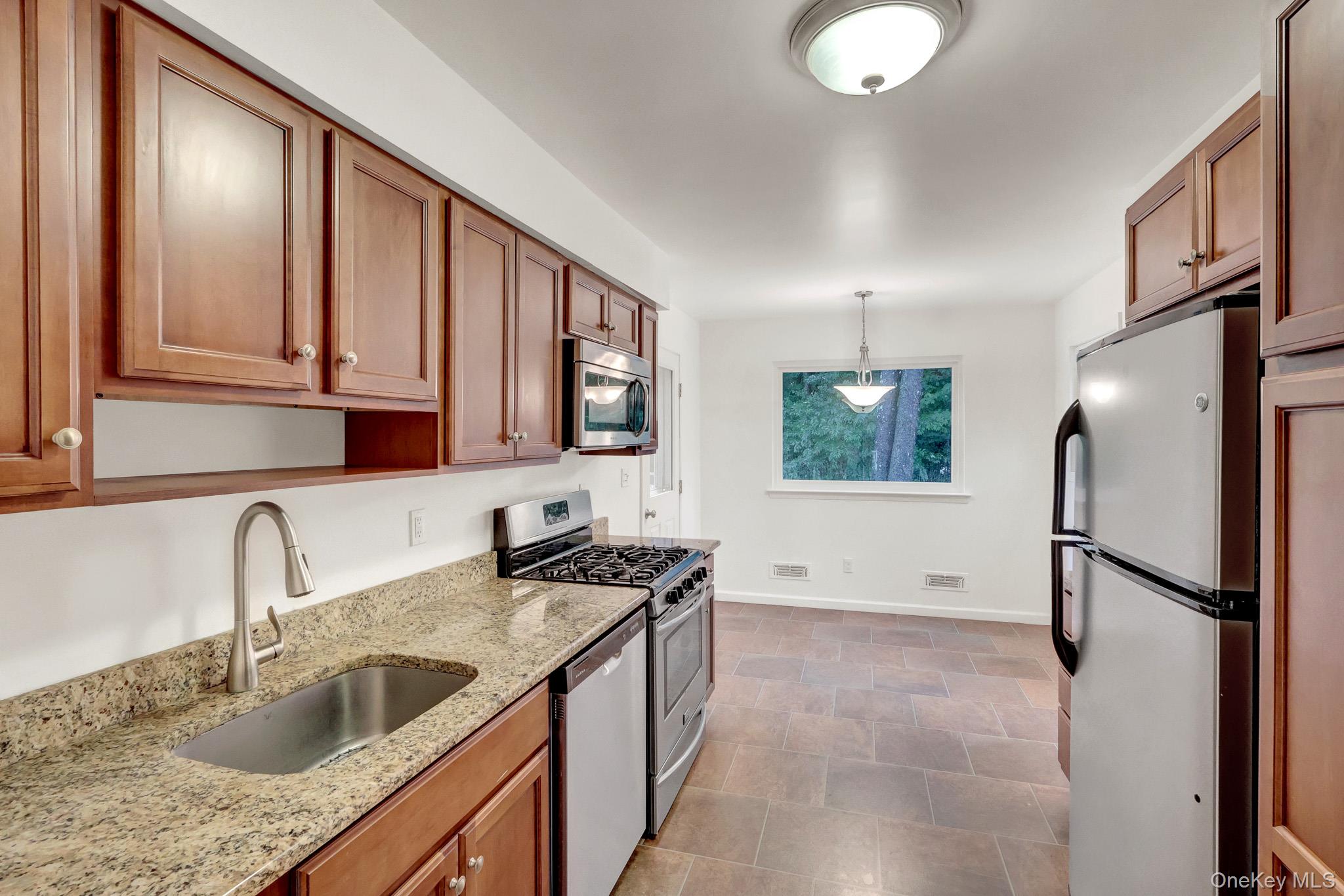 135 Atlantic Place Property Photo 11