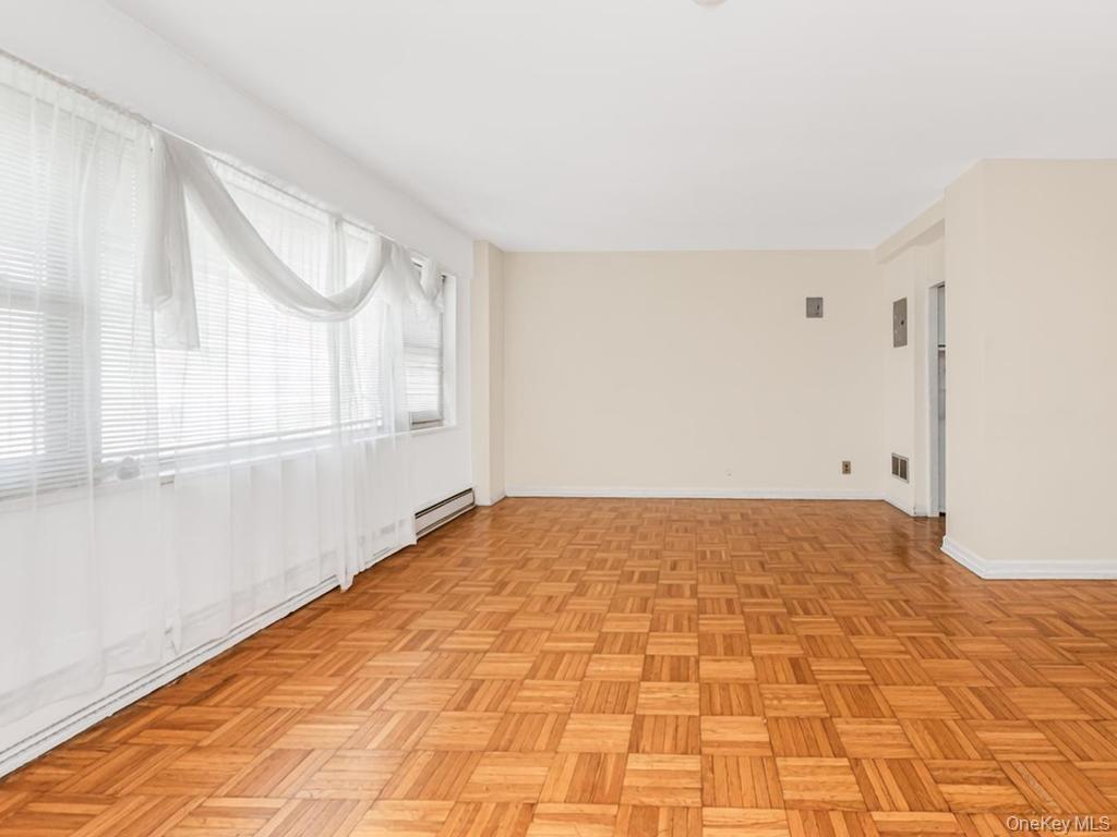 6 Fordham Hill Oval 10f Property Photo 5
