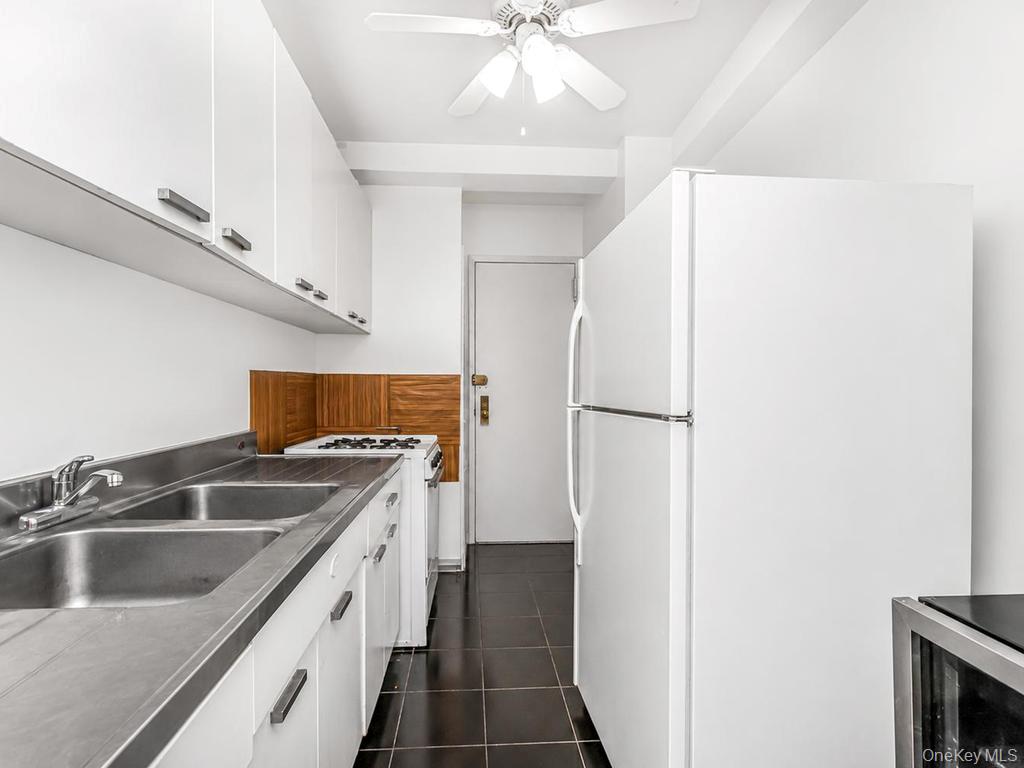 6 Fordham Hill Oval 10f Property Photo 11