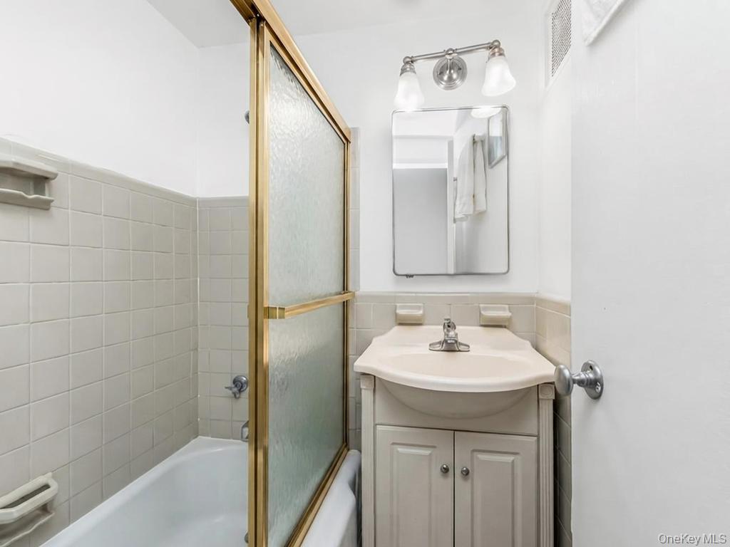 6 Fordham Hill Oval 10f Property Photo 12