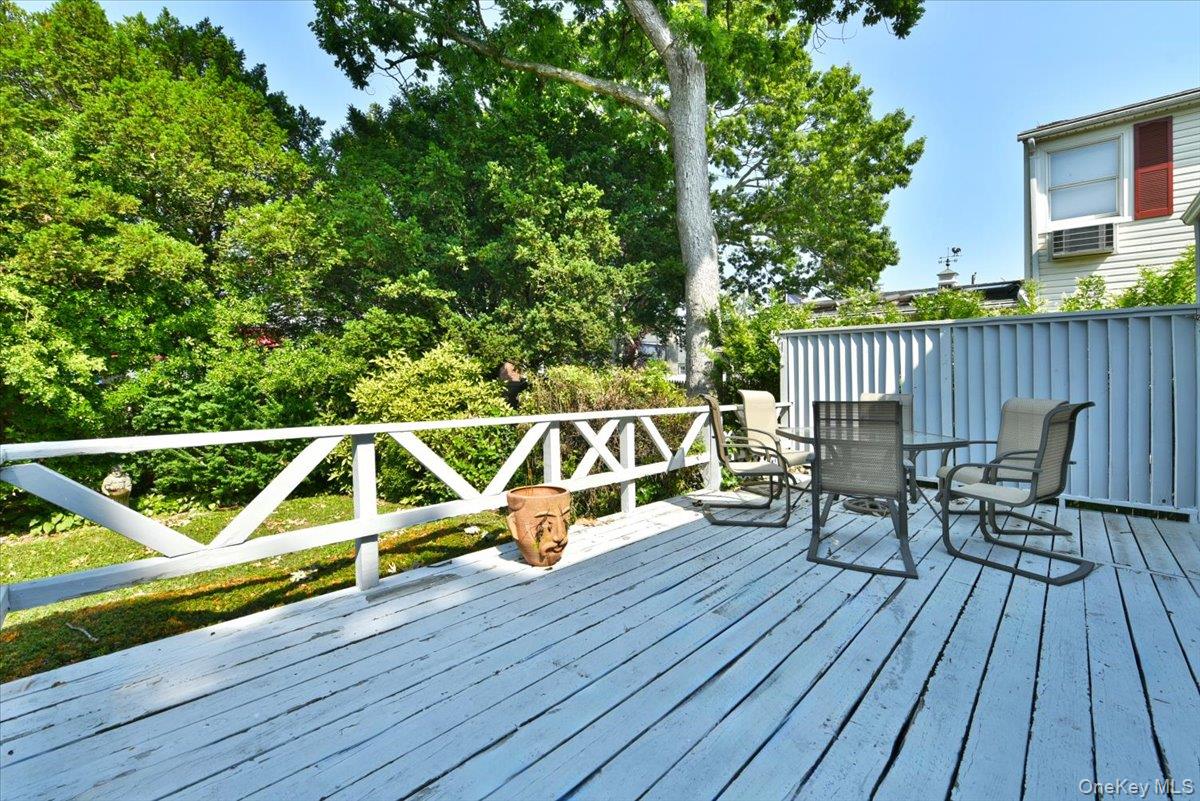 344 New York Avenue Property Photo 25