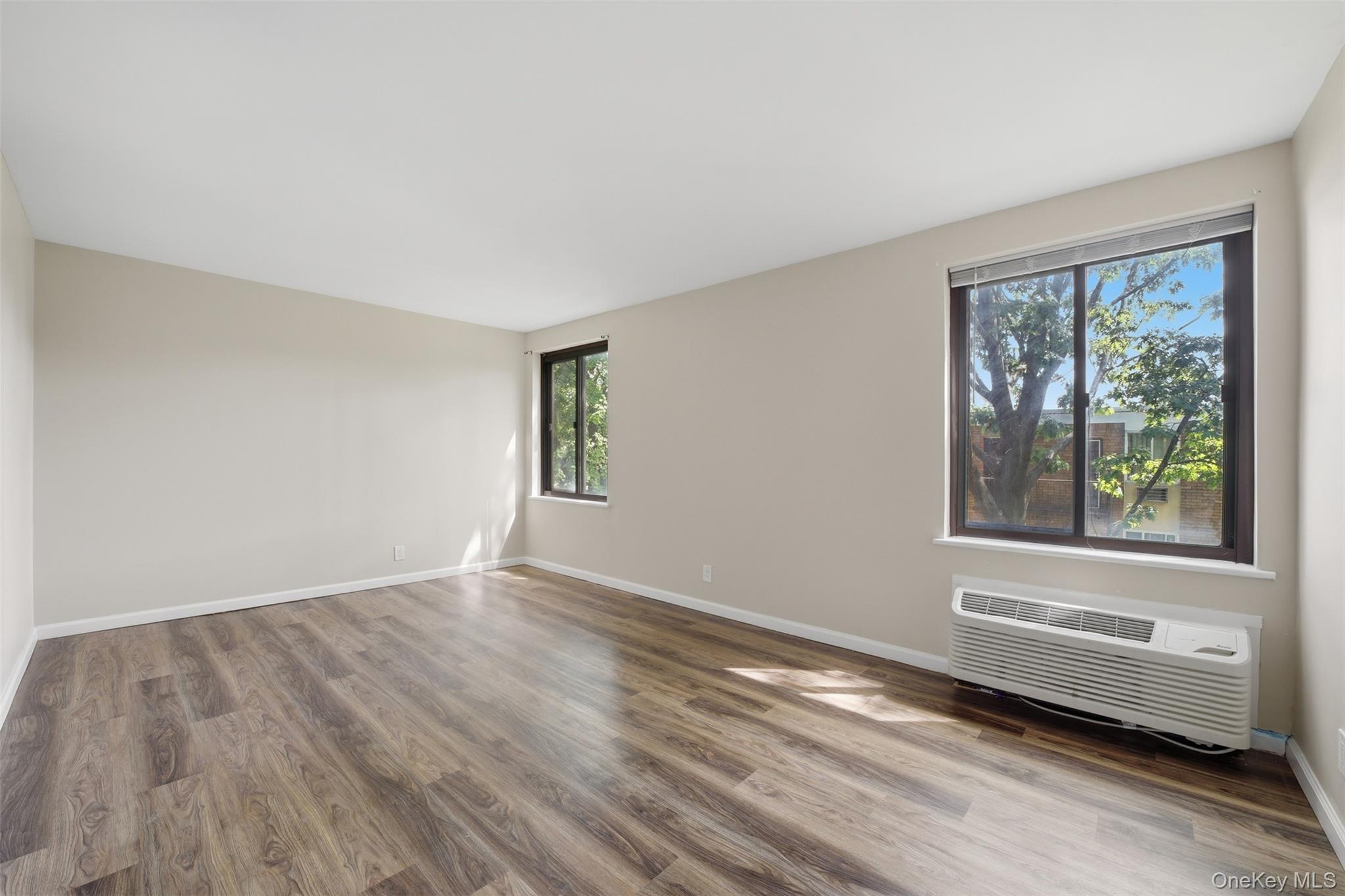 421 N Broadway 17 Property Photo 12