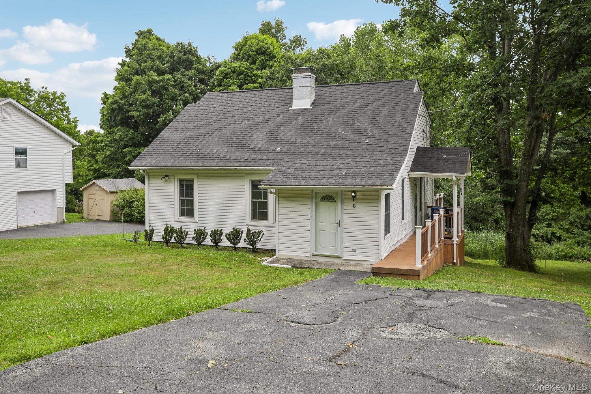 8 Sunset Heights Property Photo 2