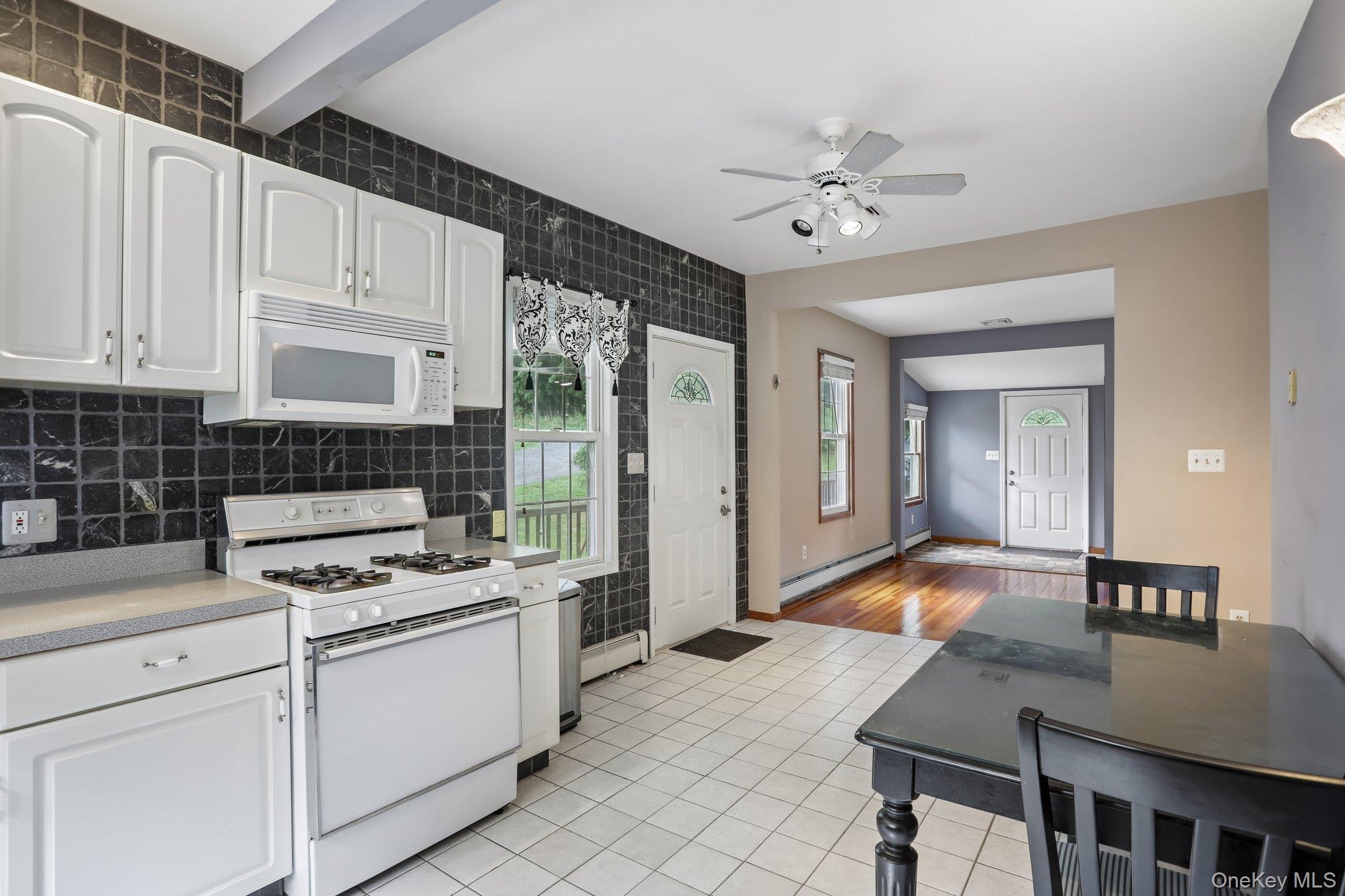 8 Sunset Heights Property Photo 9