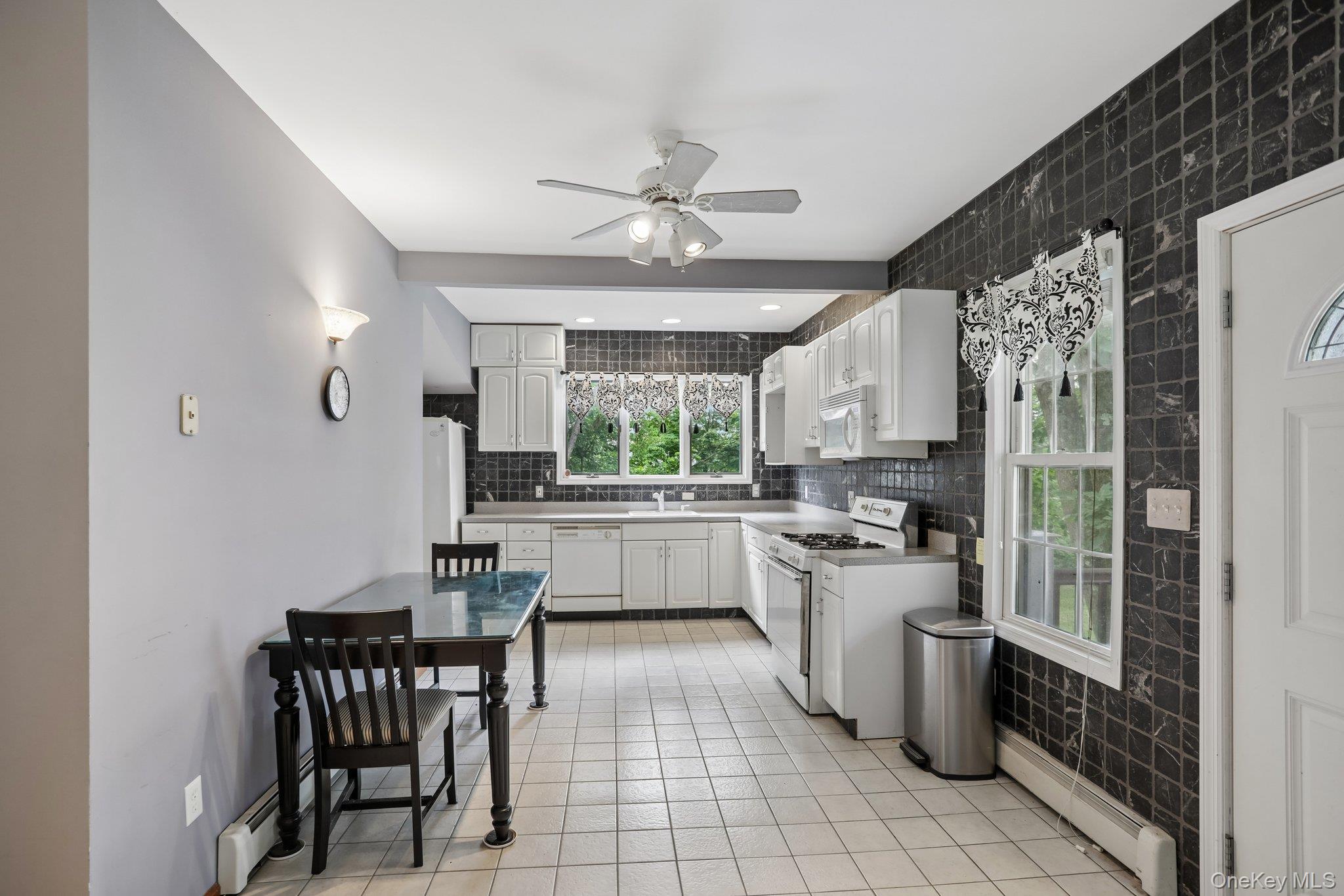 8 Sunset Heights Property Photo 10