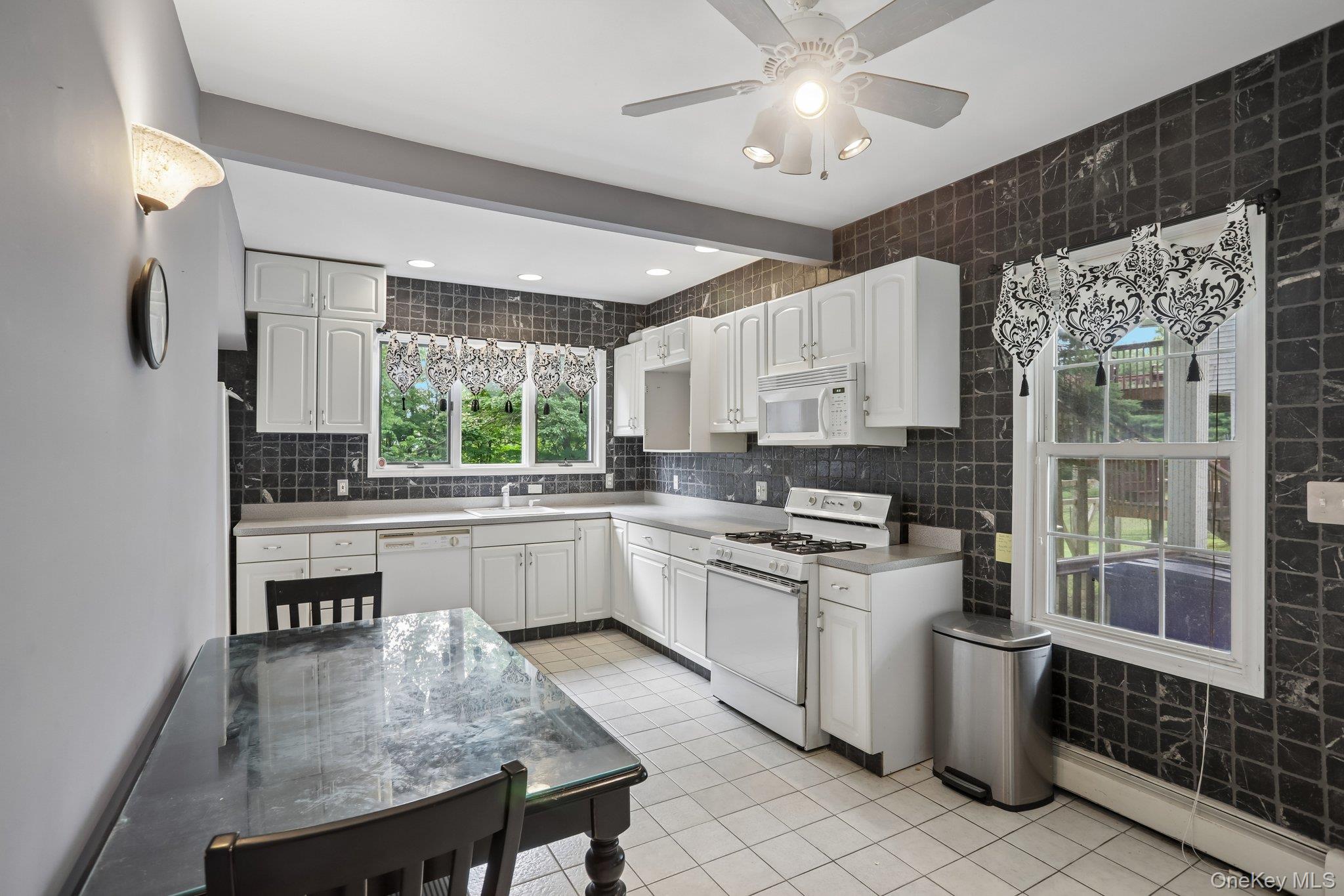 8 Sunset Heights Property Photo 11