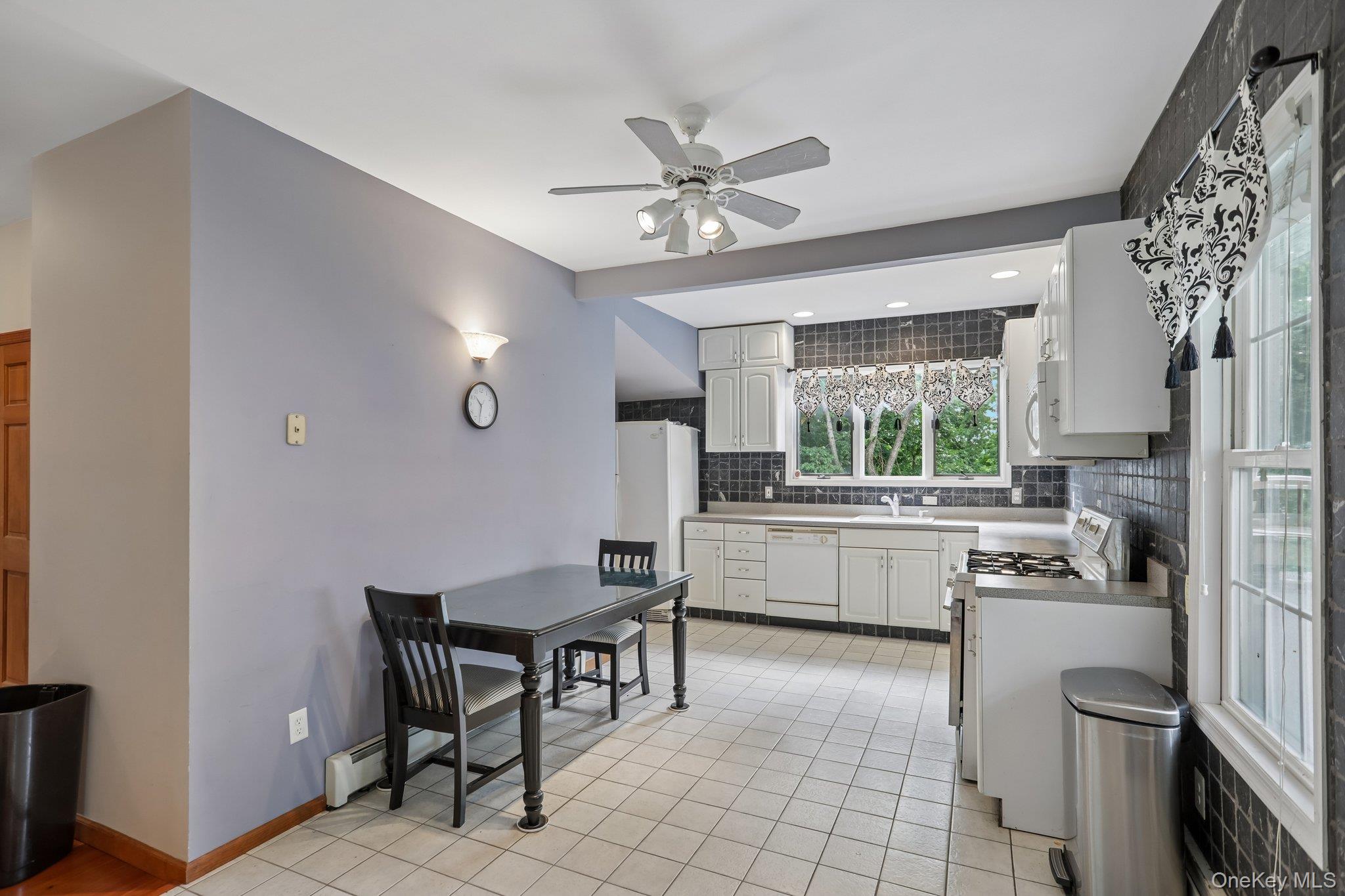 8 Sunset Heights Property Photo 12