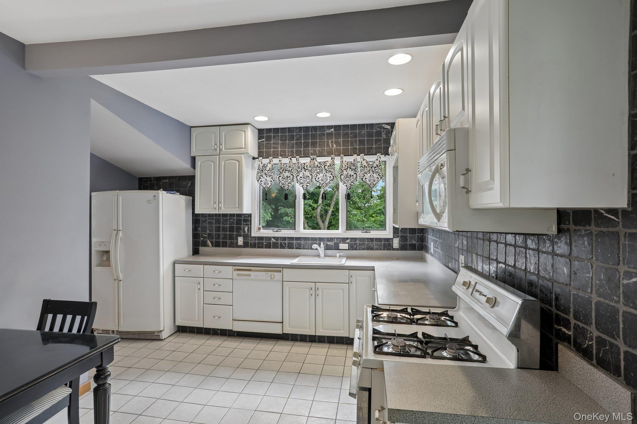 8 Sunset Heights Property Photo 13