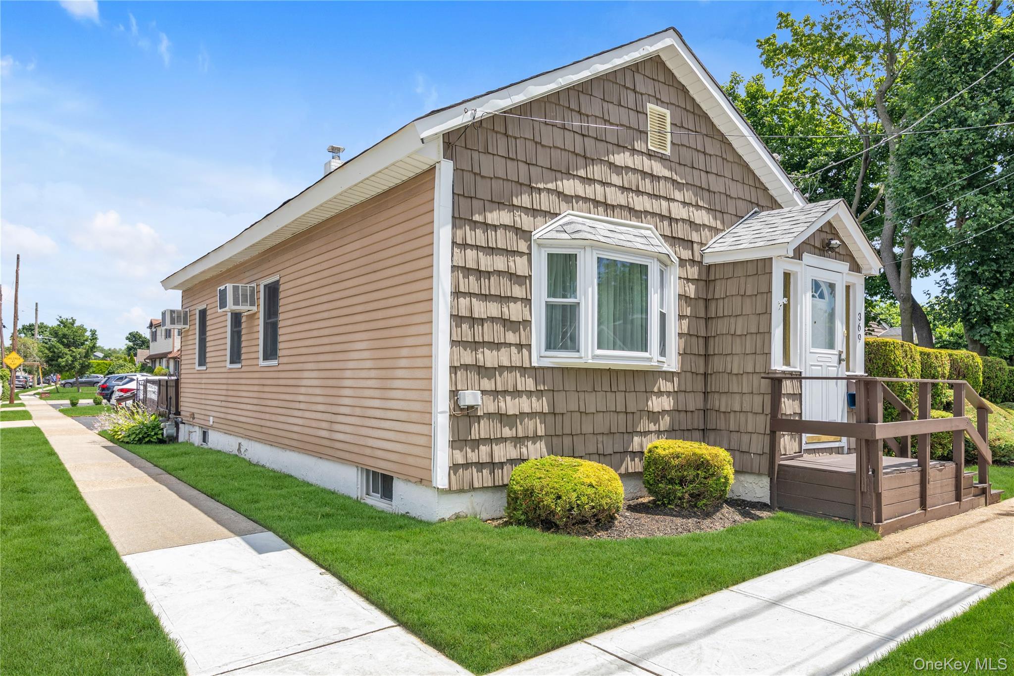 369 Maple Avenue Property Photo 2