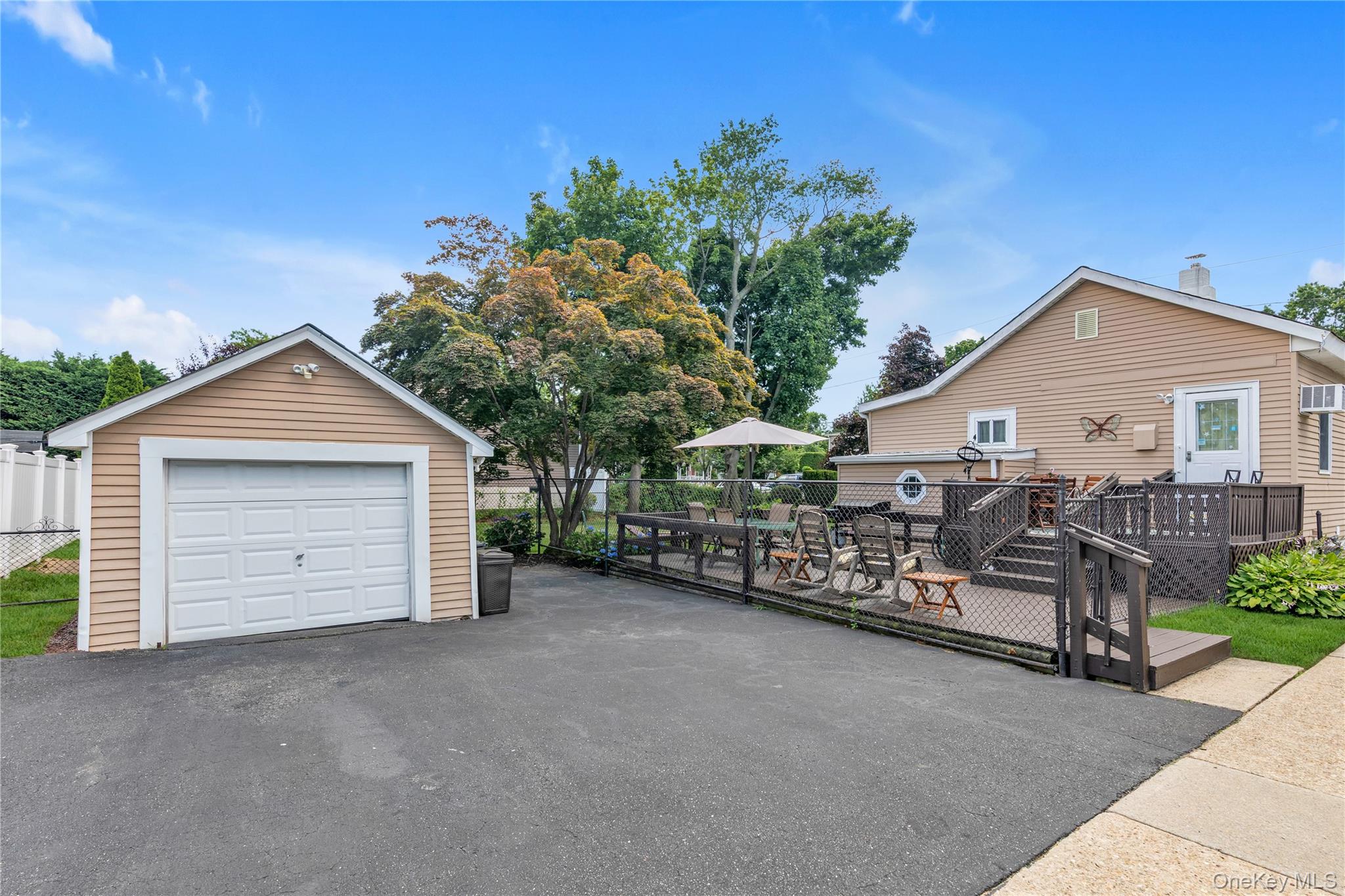 369 Maple Avenue Property Photo 3