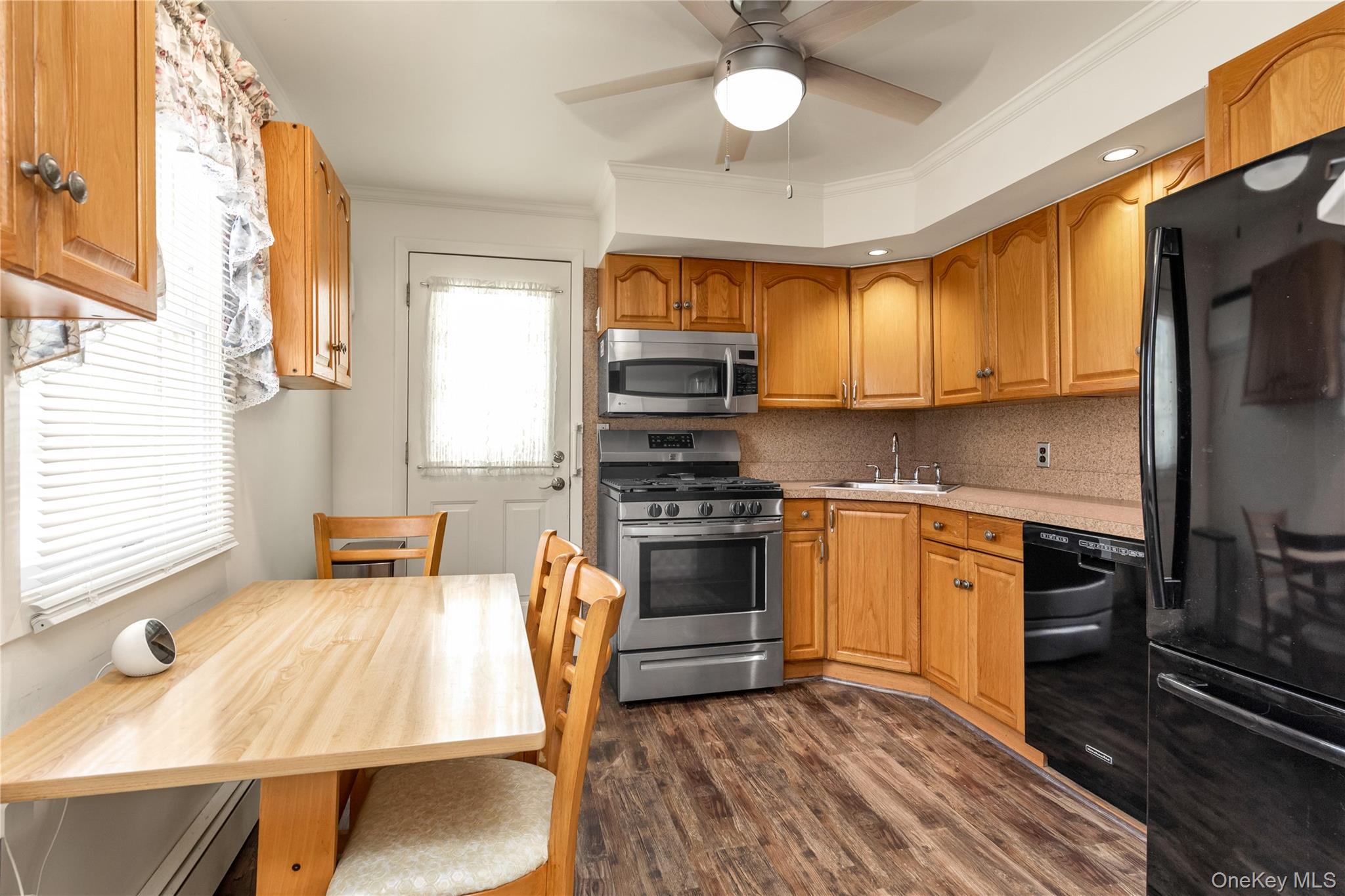 369 Maple Avenue Property Photo 8