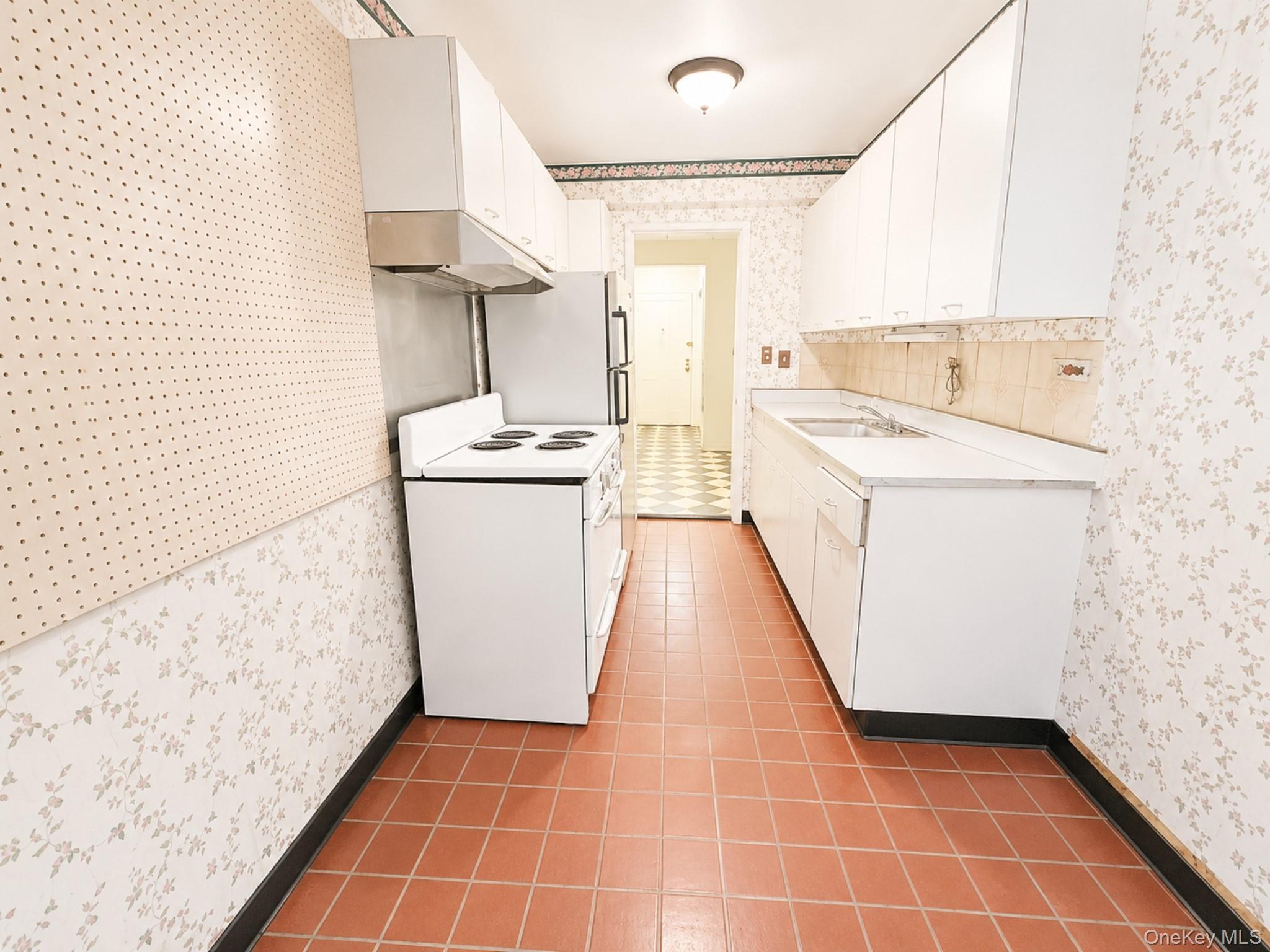 1010 Sherman Avenue 1g Property Photo 6