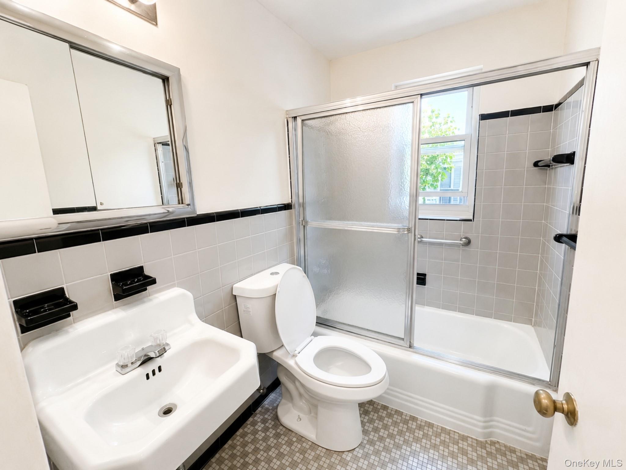 1010 Sherman Avenue 1g Property Photo 11