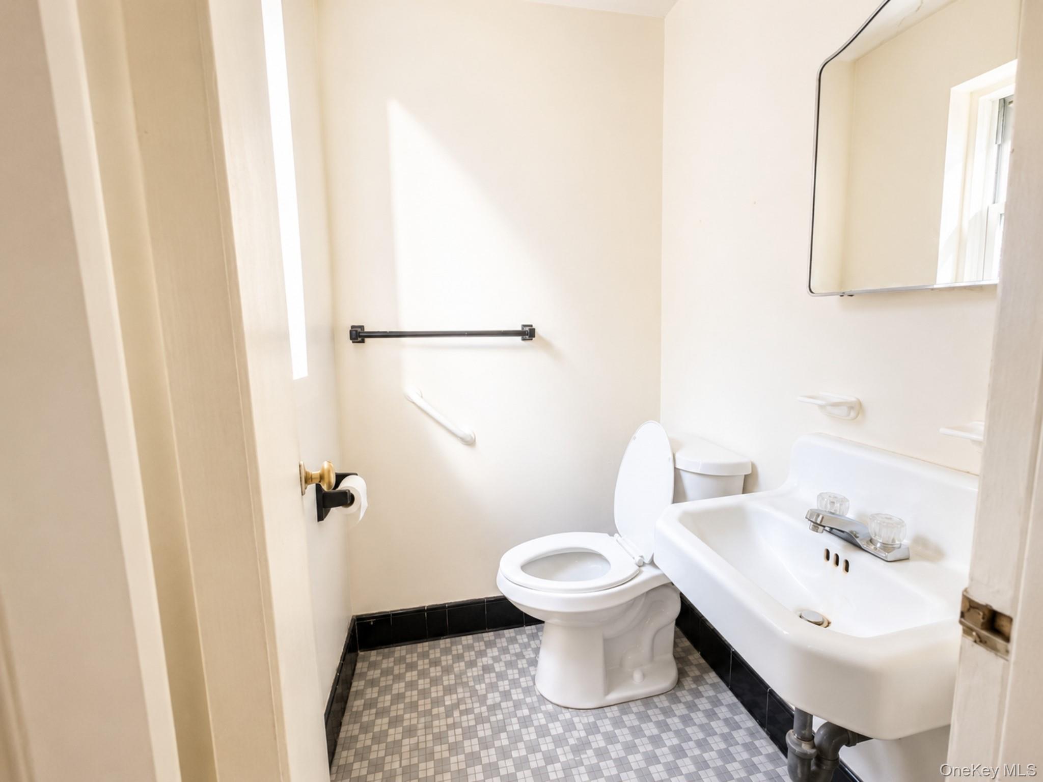 1010 Sherman Avenue 1g Property Photo 12