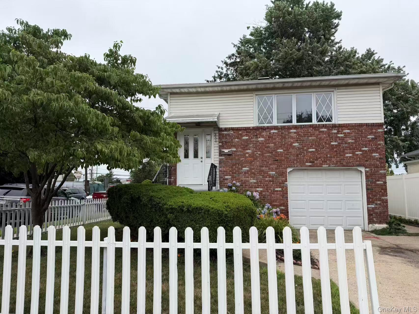 858 Oliver Avenue Property Photo 2