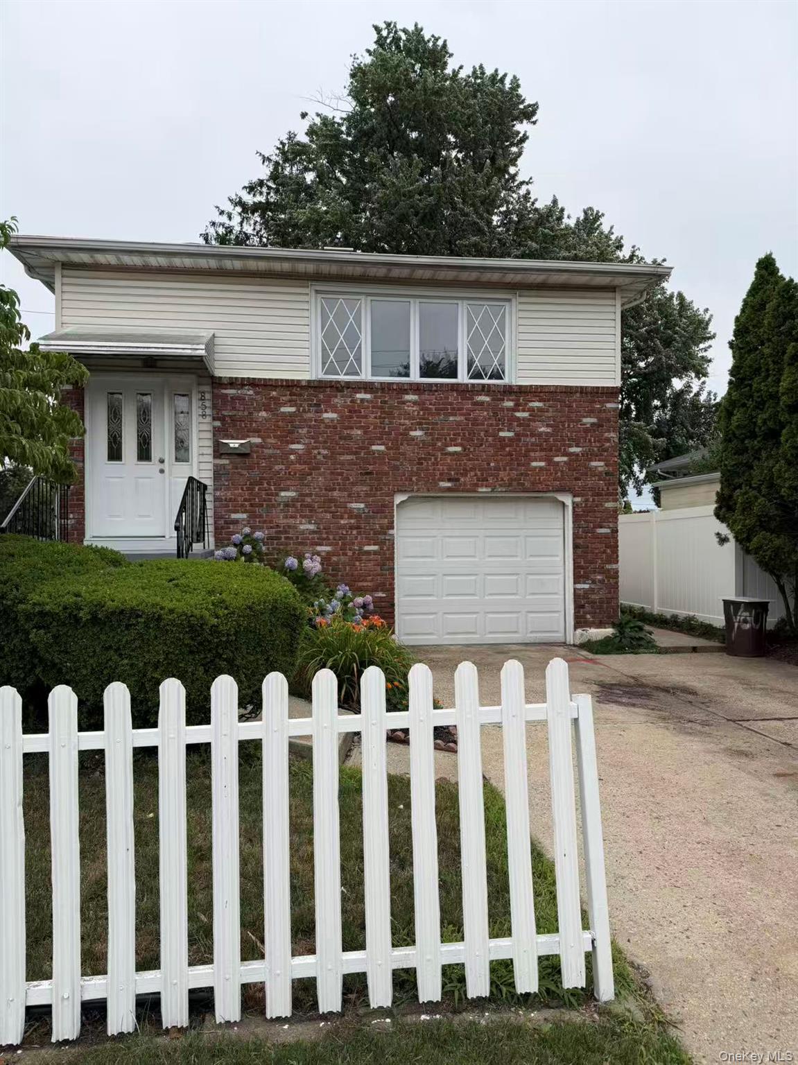 858 Oliver Avenue Property Photo 3